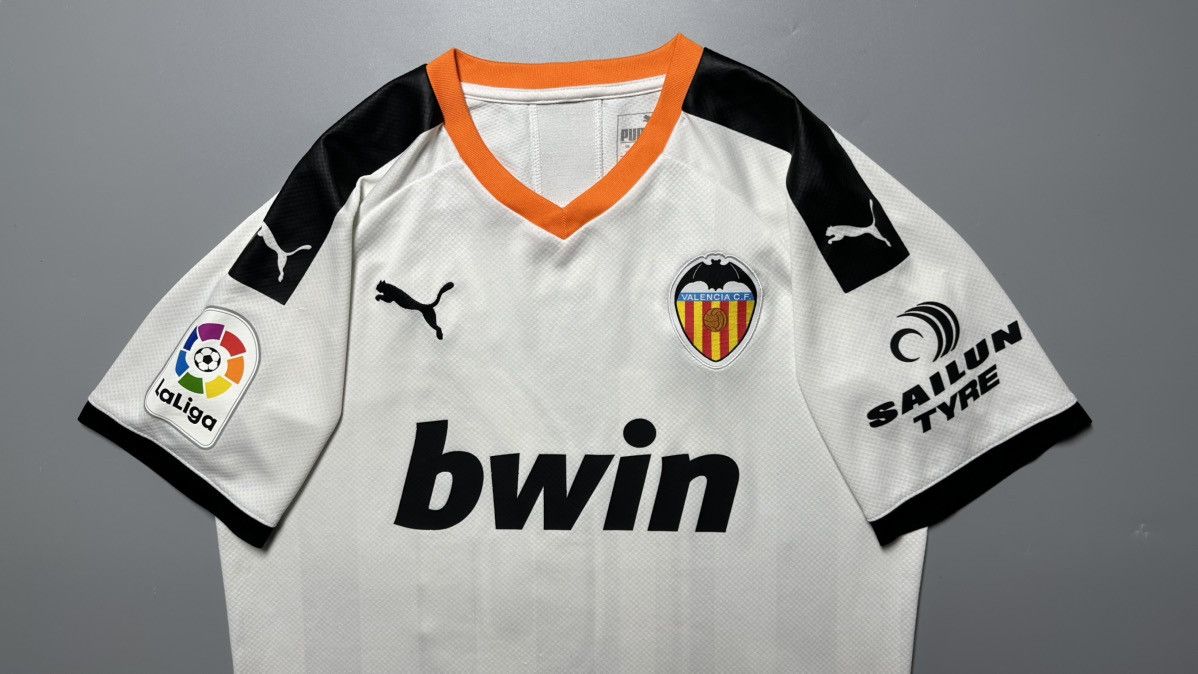 Puma VALENCIA PUMA 2019/2020 FOOTBALL HOME JERSEY #16 KANG IN Size US M / EU 48-50 / 2 - 3 Thumbnail