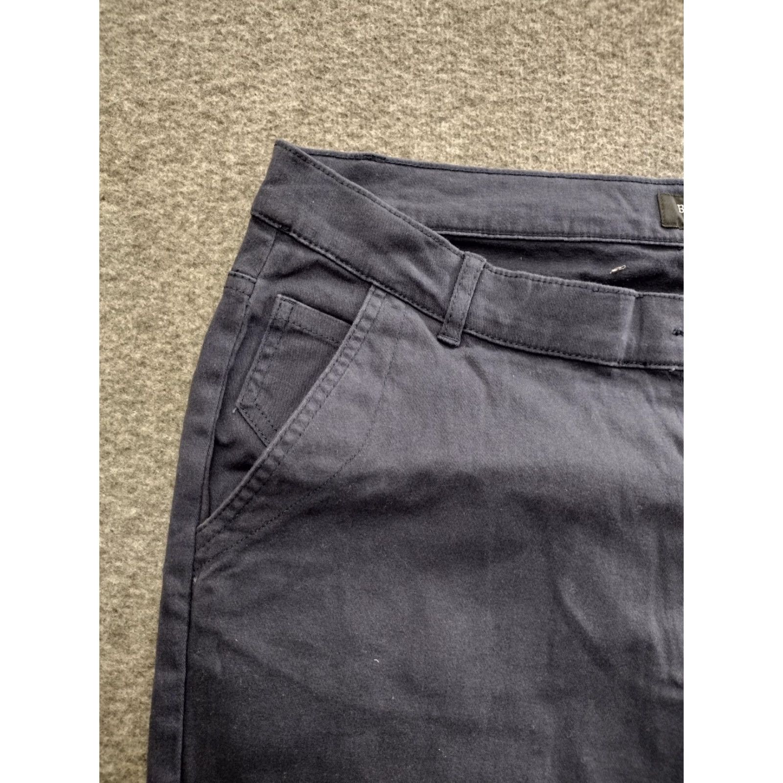 Vintage Bexleys Women's High Rise Chino Shorts Gray/Blue 46 Shorts Womens Plus Size 46 Cotton Blend Zip 5-Pocket Inseam 12 in Casual Summer CIVARIANT Size 32" / US 10 / IT 46 - 7 Thumbnail