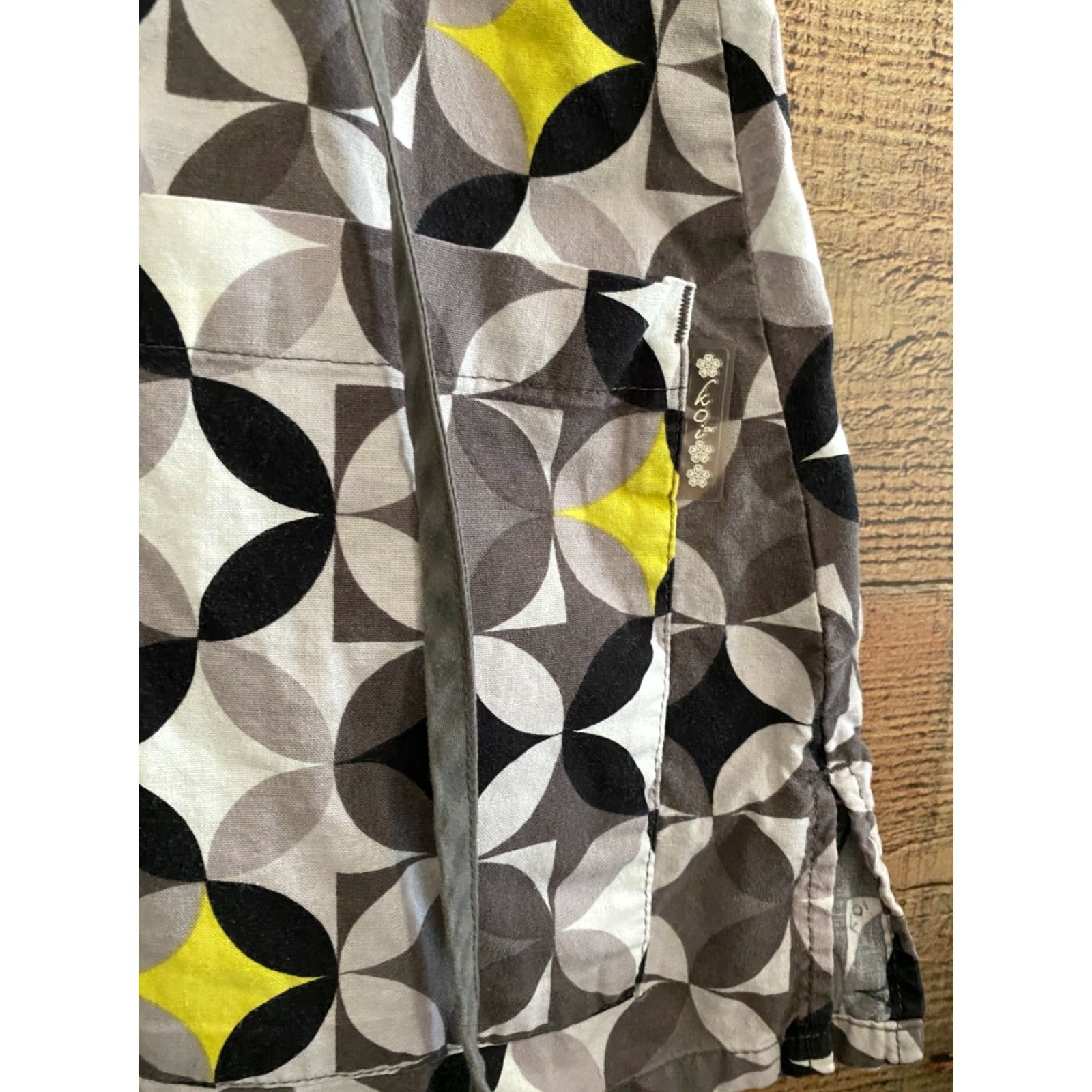 Koio Koi by Kathy Peterson Scrub Top Women S Multi-Color Medical Dental Yellow Black White Shirt Size US S / EU 44-46 / 1 - 4 Thumbnail