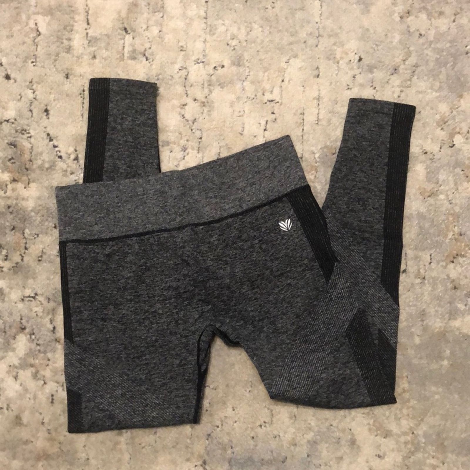 Forever 21 F21 • Grey and black leggings • Size L Size 34" / US 12 / IT 48 - 1 Thumbnail