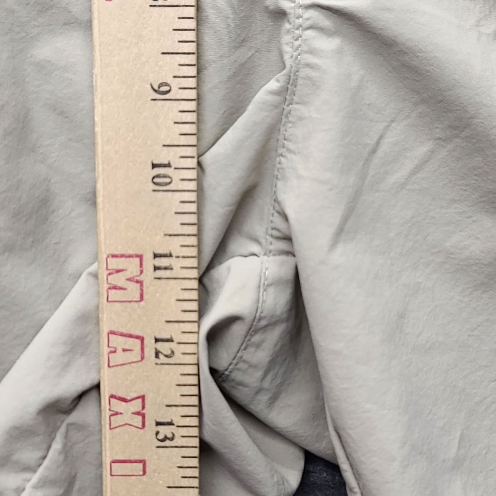Vintage Columbia PFG Shorts Womens S Regular Beige Nylon Microfiber Cargo Front Zipper Logo Pocket Outdoors 6in Inseam Fall Spring Summer Fish Hiking Walking Size 28" / US 6 / IT 42 - 4 Thumbnail