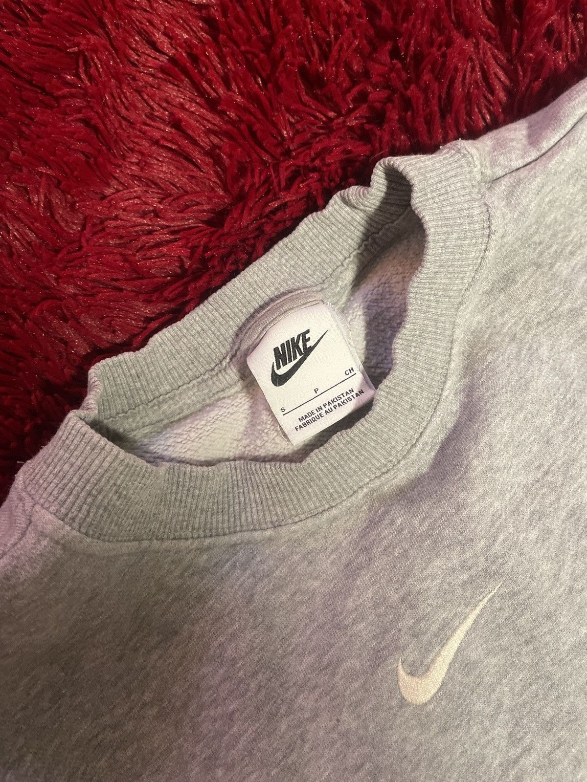 Nike vintage nike center swoosh crewneck Size US S / EU 44-46 / 1 - 2 Thumbnail