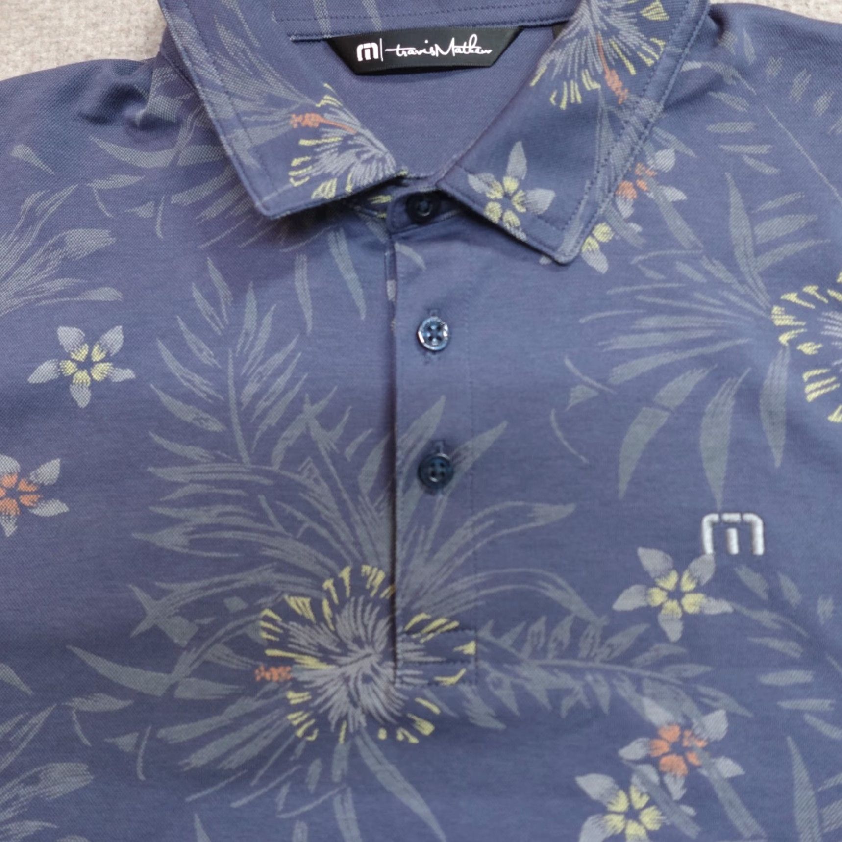 TravisMathew Travis Mathew Polo Shirt Medium Blue Floral All Over Navy-Marine Hawaii Men M Blue Floral Polo Shirt Size US M / EU 48-50 / 2 - 2 Thumbnail
