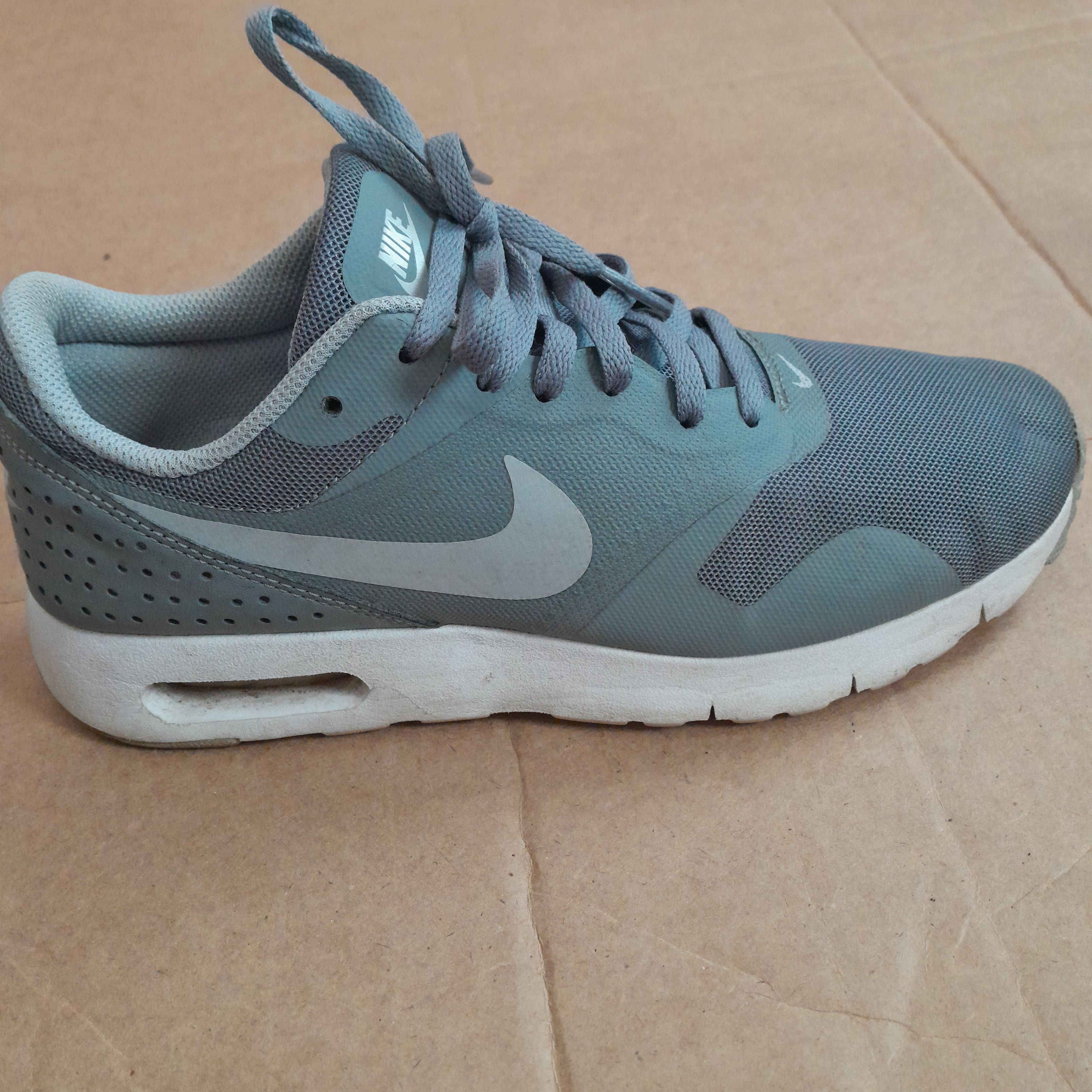 Nike ike Women’s Air Max Tavas Gray Running Shoes Size US 5.5 / IT 35.5 - 2 Thumbnail