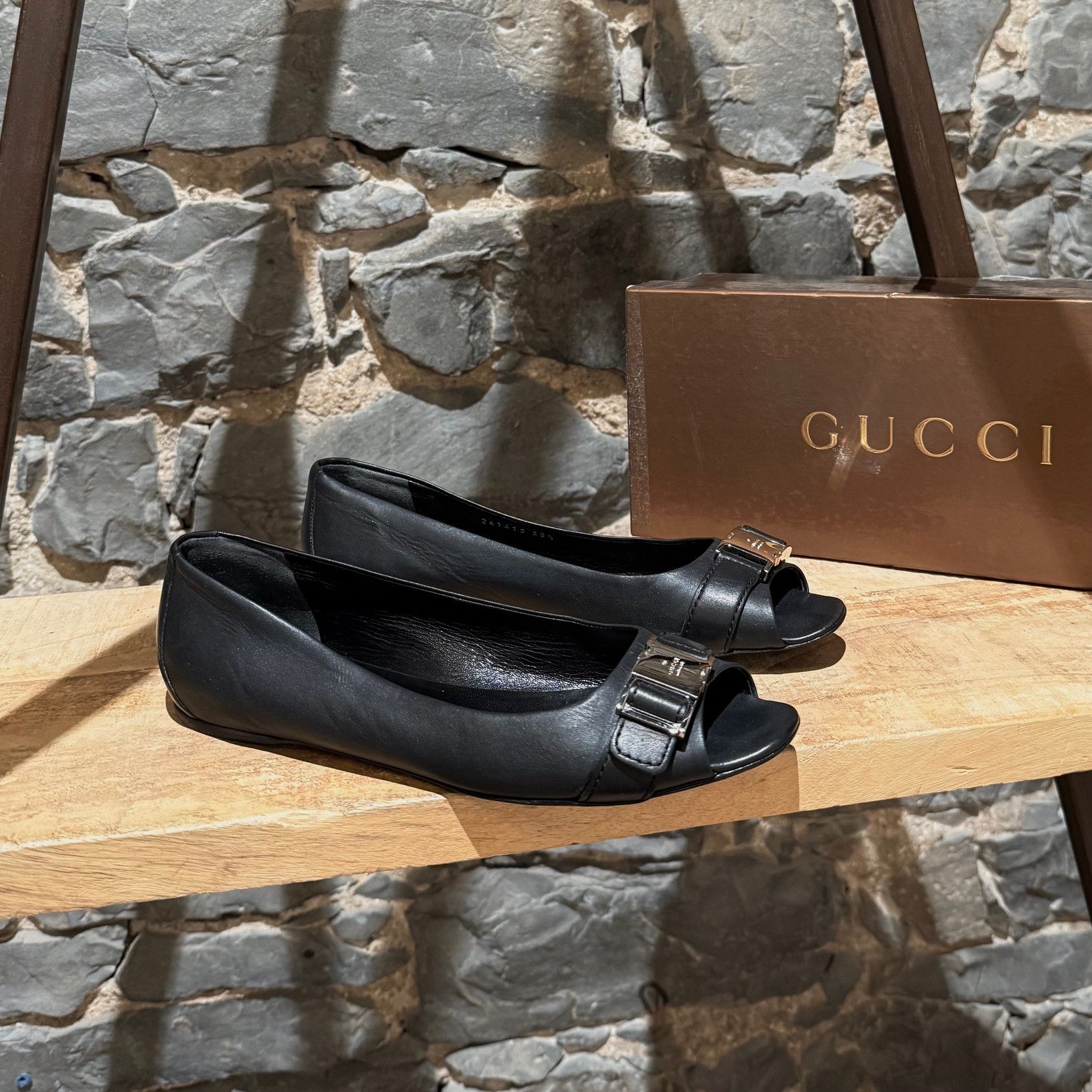 Gucci Gucci Black Leather Buckle Accent Open Toe Flats Size US 8.5 / IT 38.5 - 1 Thumbnail