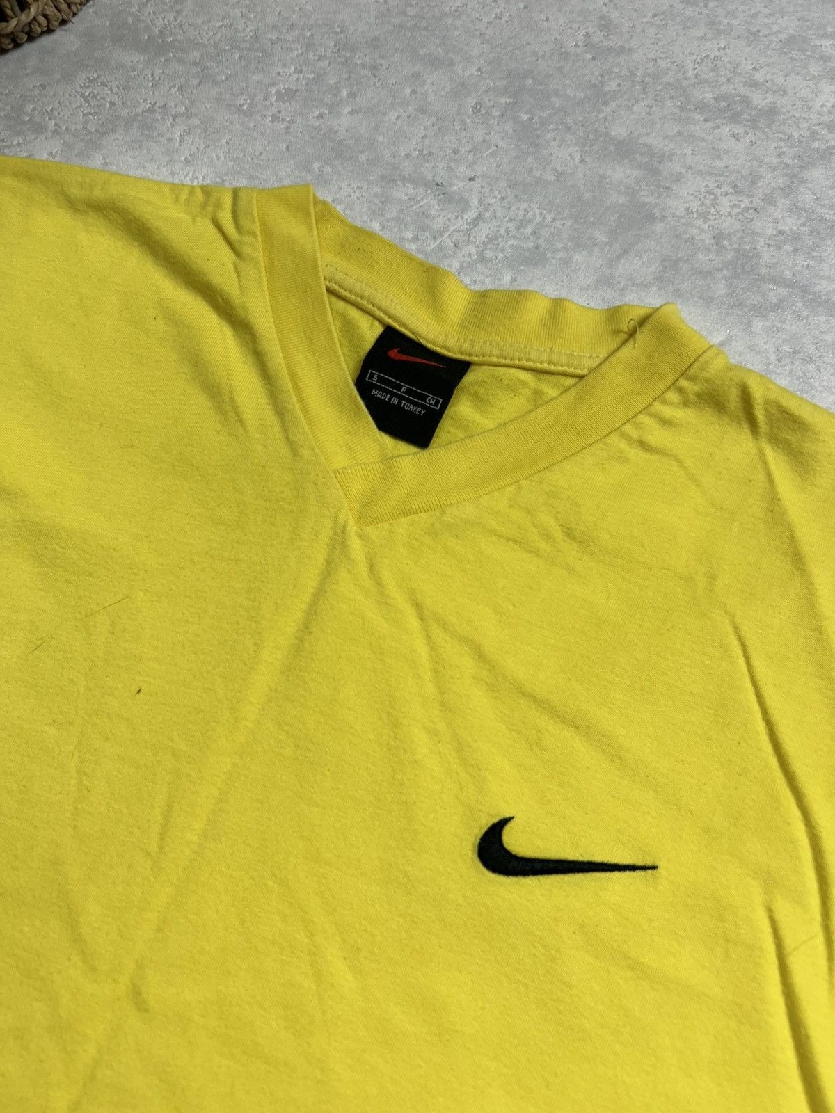 Nike 90s Nike Swoosh Vintage Y2K Oversized Blank Tee T-Shirt Size US M / EU 48-50 / 2 - 4 Thumbnail