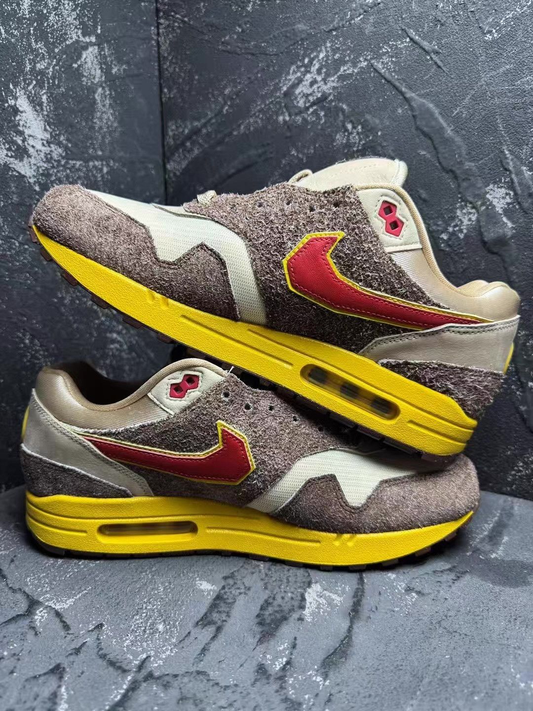 Nike Nike Air Max 1 x [Collaboration] King Kong Colorway Q10 Size US 10 / EU 43 - 3 Thumbnail