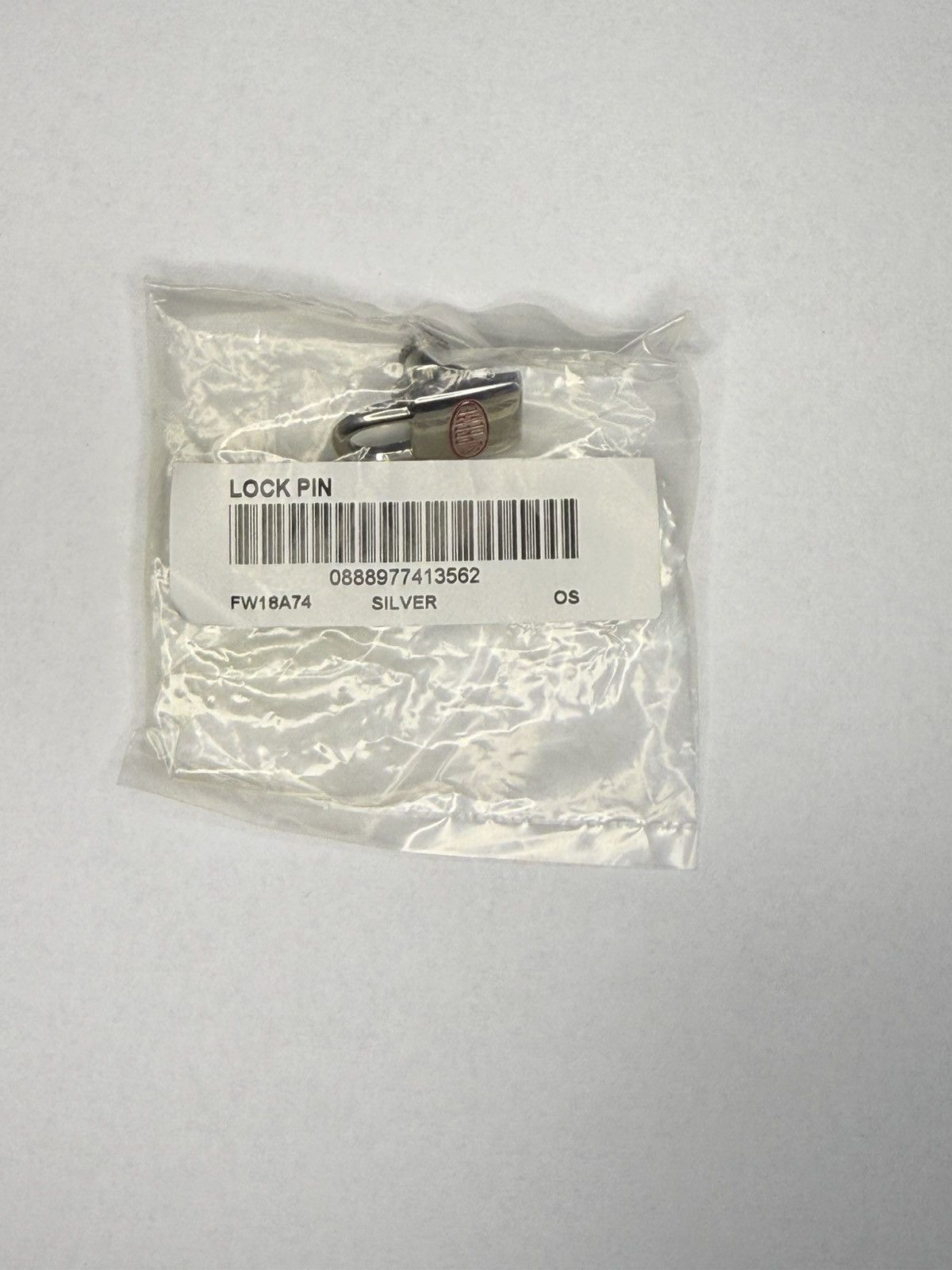 Supreme Supreme Lock Pin FW18 New Size ONE SIZE - 2 Thumbnail