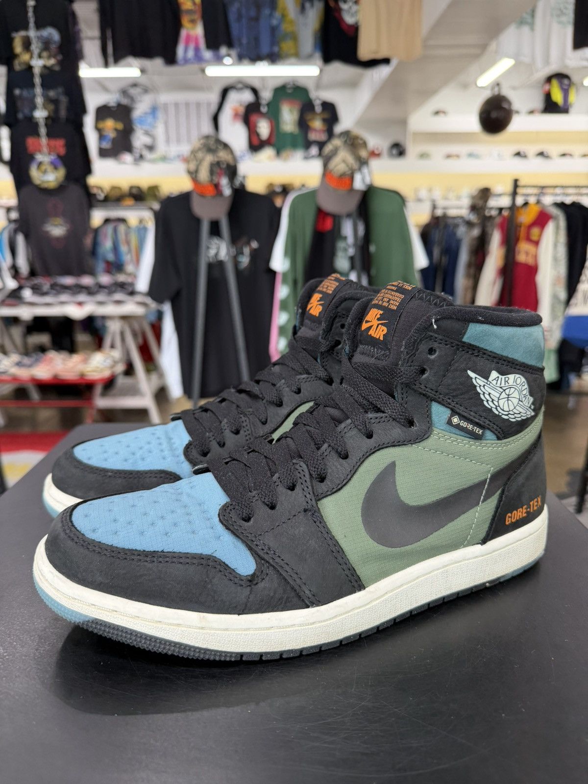 Jordan Brand Jordan 1 Gore-Tex Black Olive Size 9 (2023) Size US 9 / EU 42 - 1 Thumbnail