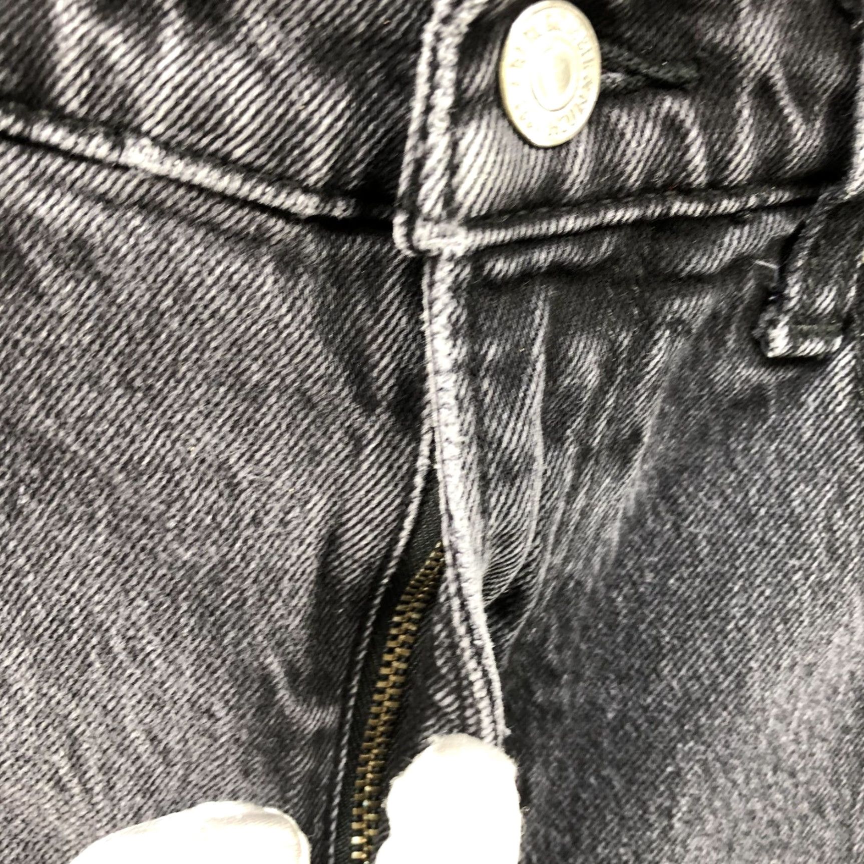 Abercrombie & Fitch Abercrombie & Fitch The Mom High Rise Jeans Size 4 / 27 Black Distressed Size 27" / US 4 / IT 40 - 5 Thumbnail