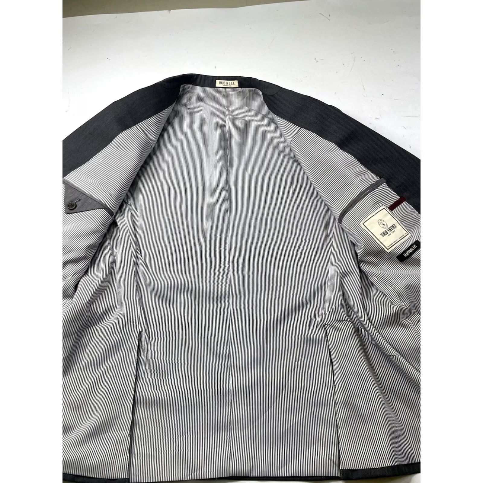 Todd Snyder Todd Snyder Mayfair Fit Blazer Jacket 44R Wool Gray Herringbone Double-Vented Notch Lapel Single-Breasted Two-Button Front Dress Coat Mens"} Size 44R - 2 Thumbnail