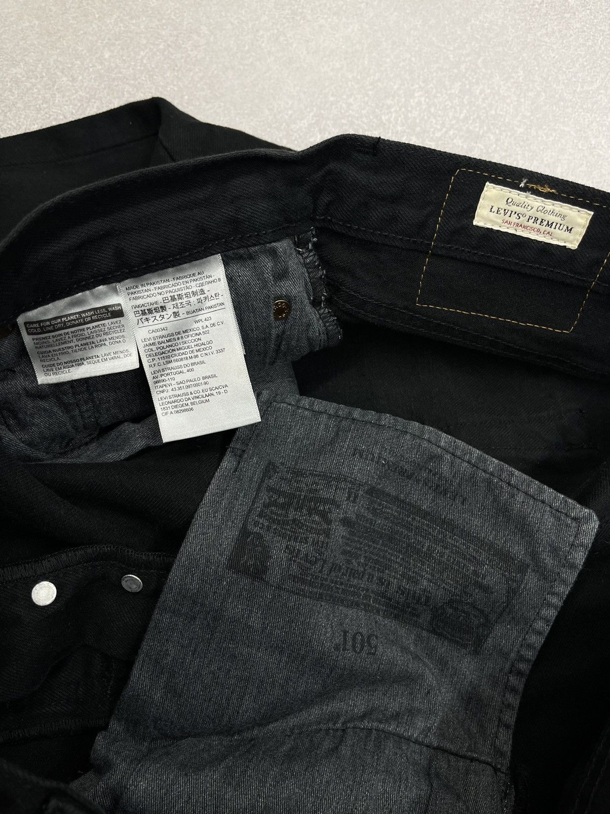 Levi's Mens Levis 501 Premium Black Denim Jeans Size US 36 / EU 52 - 9 Thumbnail