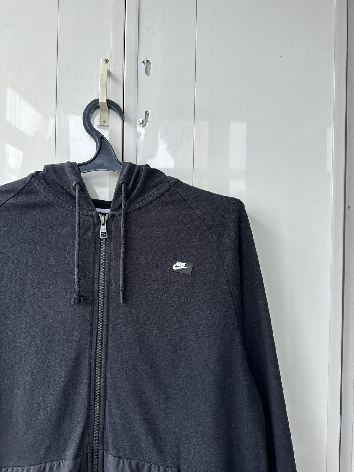 Nike Vintage Nike Hoodie Patch Logo Black Fit Size US L / EU 52-54 / 3 - 6 Thumbnail