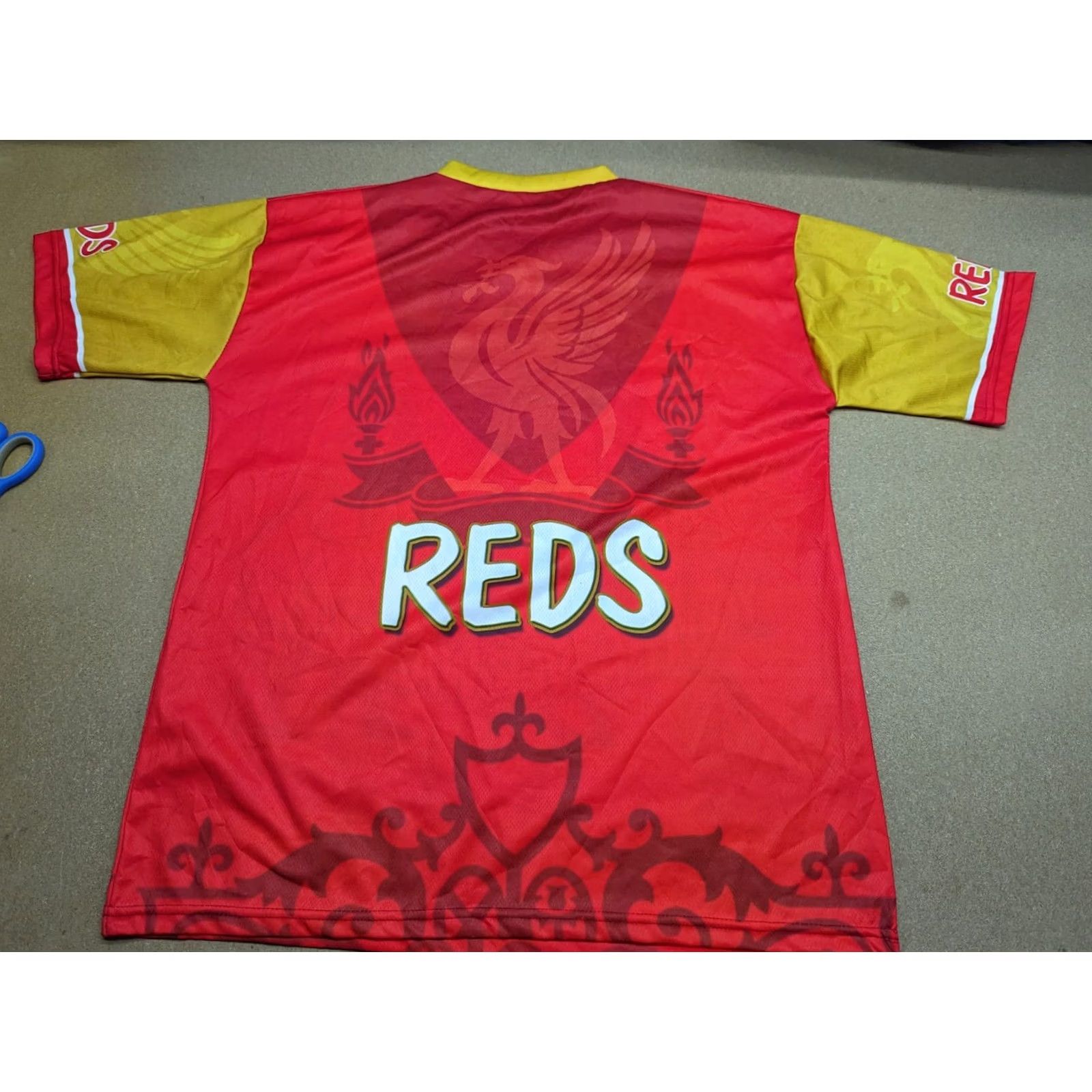 Vintage VINTAGE Kalciomania Liverpool Football Shirt 2XL Jersey Men Red Graphic Print AOP Short Sleeve Pullover Size US XXL / EU 58 / 5 - 6 Thumbnail