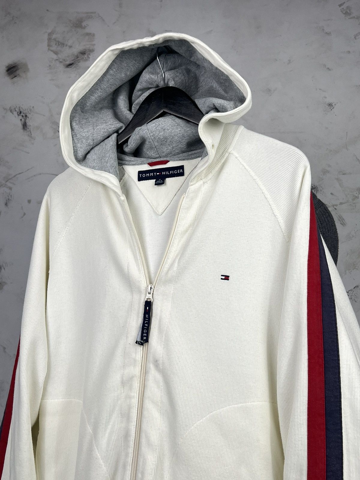 Tommy Hilfiger Vintage Tommy Hilfiger Zip Hoodie Jacket Size M - L Size US M / EU 48-50 / 2 - 4 Thumbnail