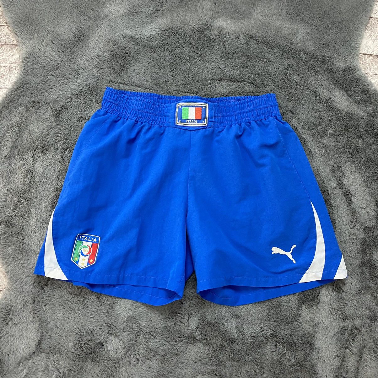 Puma × Vintage Italy Vintage Home Football Soccer Shorts Blue Puma Men Size US 36 / EU 52 - 2 Thumbnail