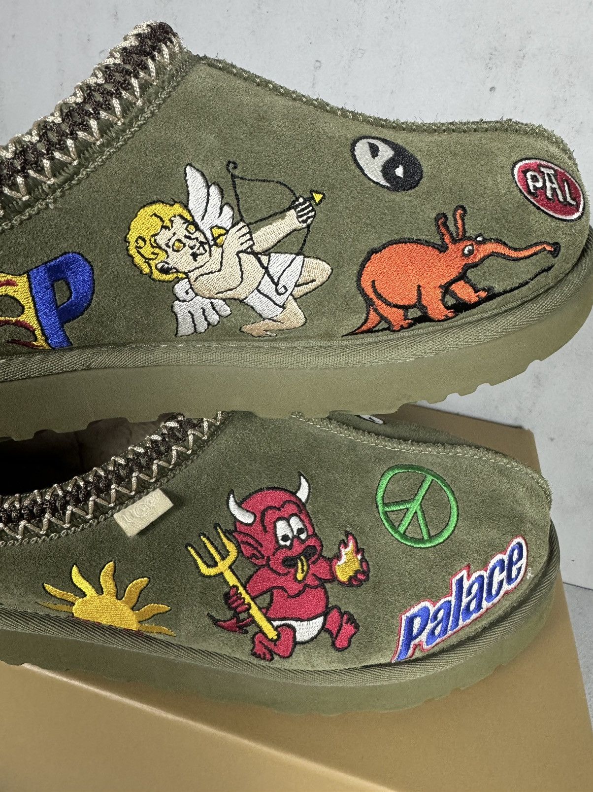 Palace × Ugg Rare Palace x Ugg Tasman Slipper Burnt Olive Size US 12 / EU 45 - 6 Thumbnail