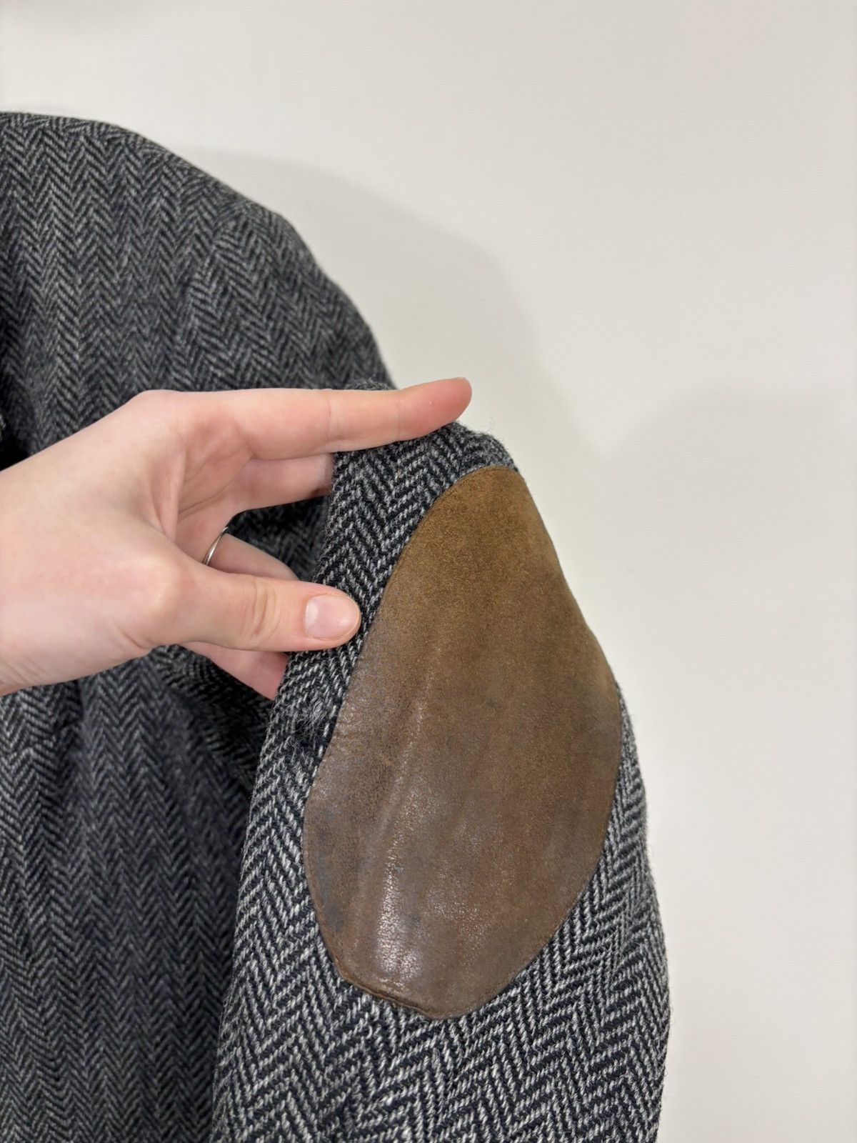 Harris Tweed Harris Tweed Vintage Men’s Herringbone Gray Tweed Jacket Size 46R - 13 Thumbnail