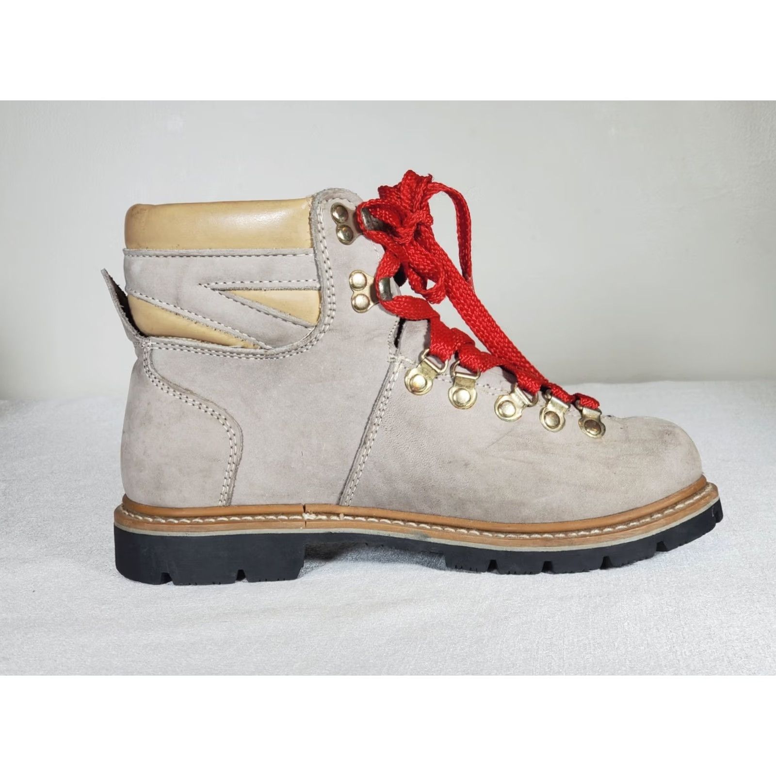 Pop Trading Company VINTAGE 90s Northeast Mountain Trading Company Hiking Boots Light Gray Nubuck Women’s US 8.5 1371-40 Boots Size US 9 / IT 39 - 4 Thumbnail