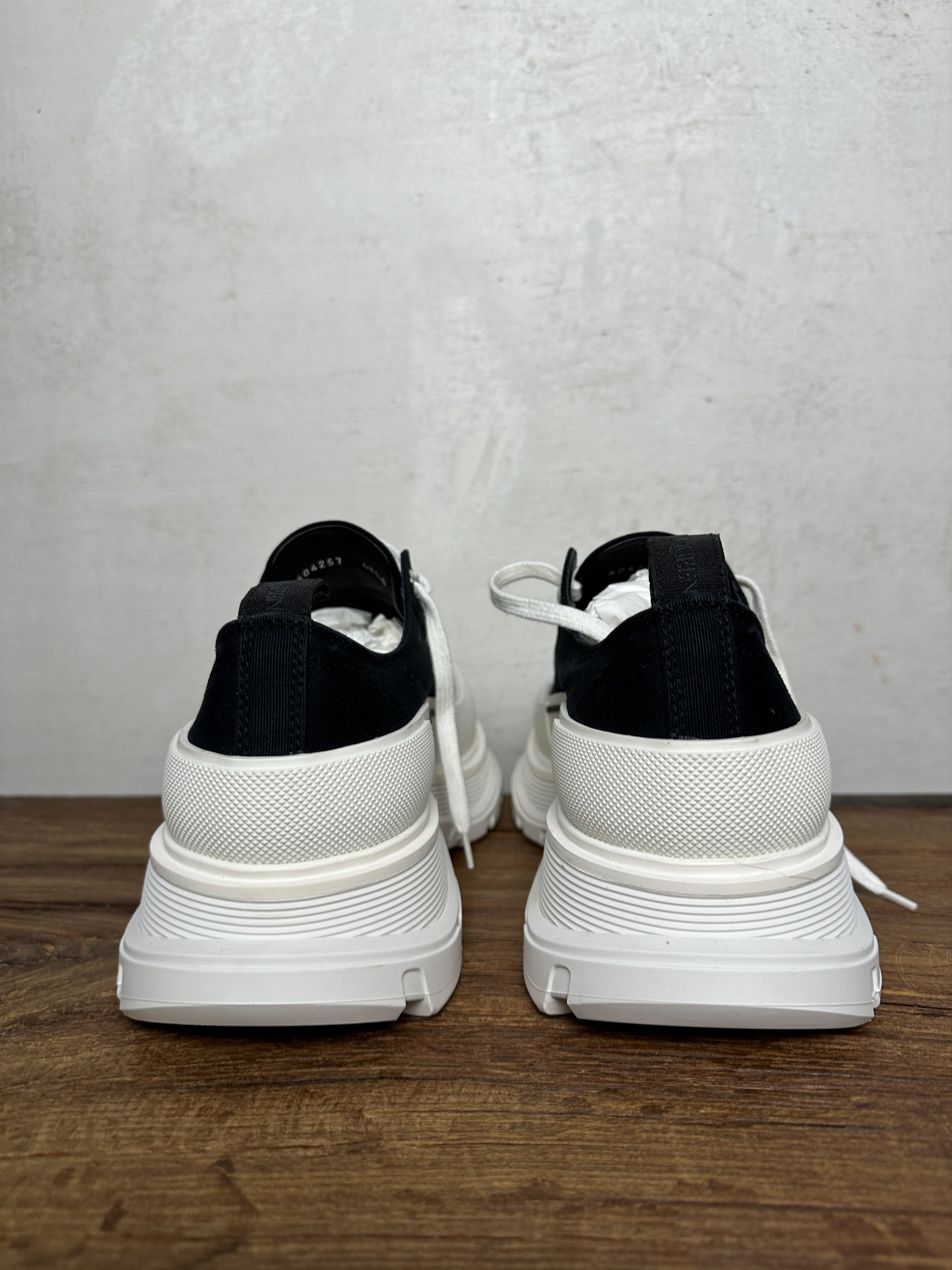Alexander McQueen ALEXANDER MCQUEEN White Tread Slick Low Sneakers Size US 10 / EU 43 - 10 Thumbnail