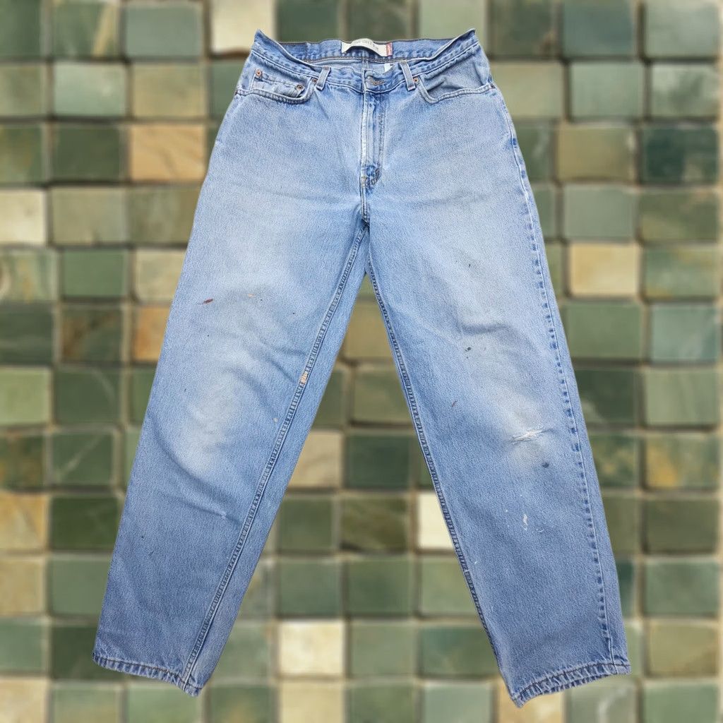 Levi's VINTAGE Levi's 560 Jeans Mens 33x34 Light Blue Denim 90s USA Baggy Relaxed Comfortable Pockets Size US 33 - 1 Thumbnail