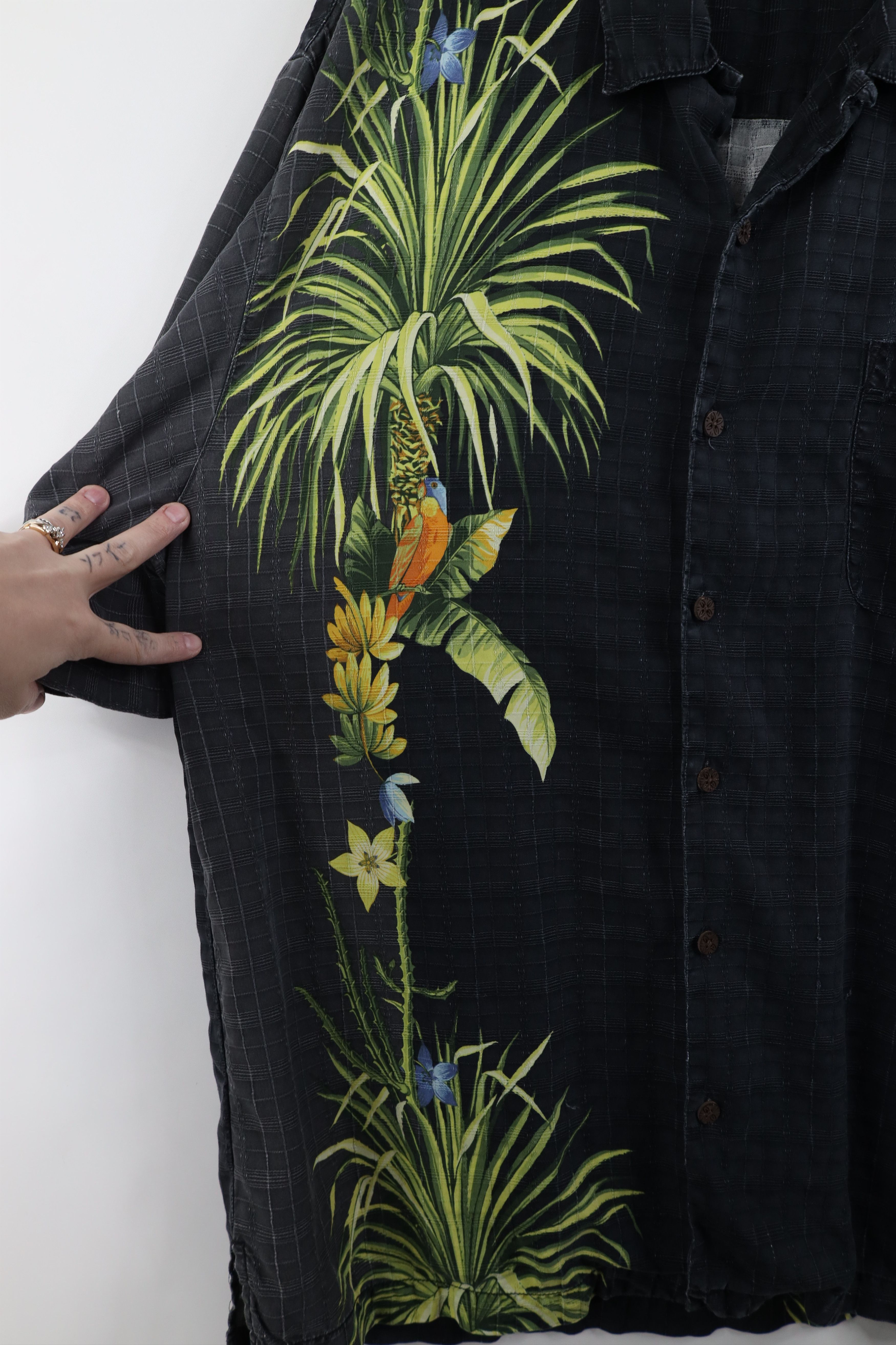 Tommy Bahama Vintage Tommy Bahama Toucan Flower Hawaiian Button Shirt Size US L / EU 52-54 / 3 - 7 Thumbnail