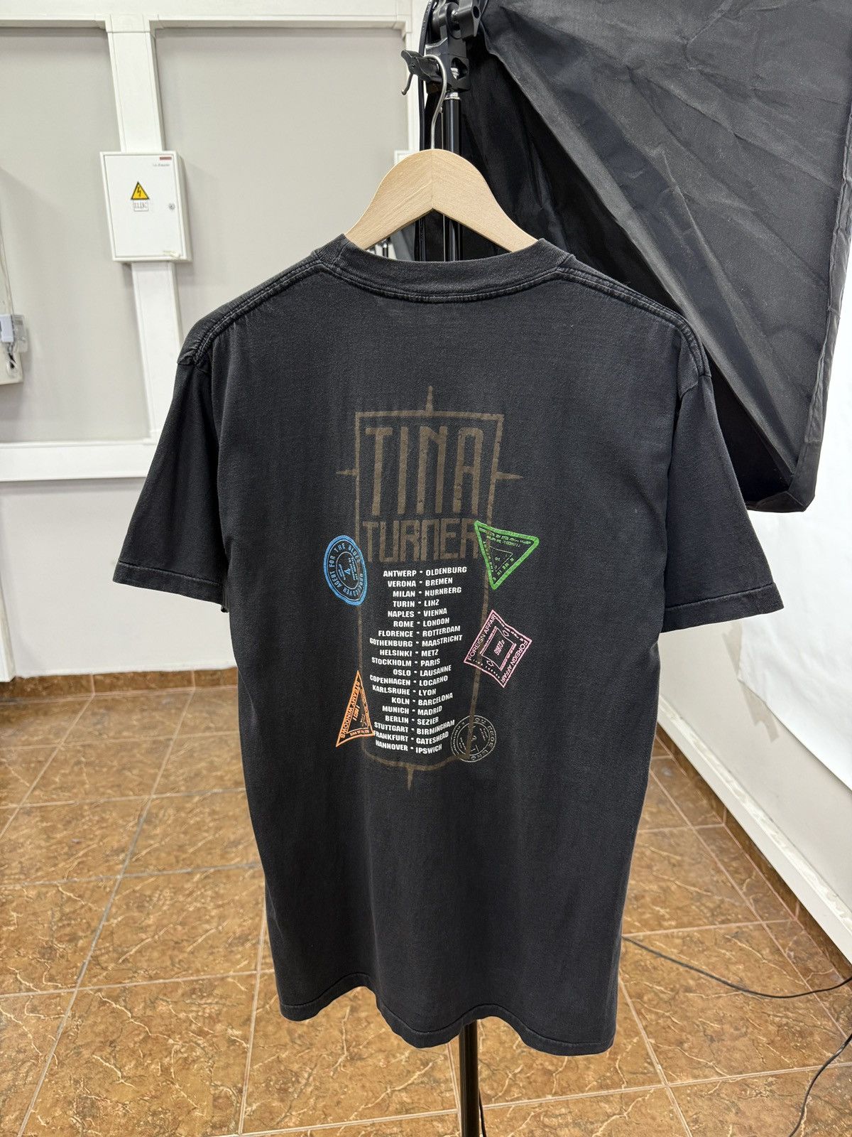 Band Tees 🇺🇸 Vintage 80s Tina Turner Foreign Affair Tour T-Shirt Retro Size US M / EU 48-50 / 2 - 2 Thumbnail