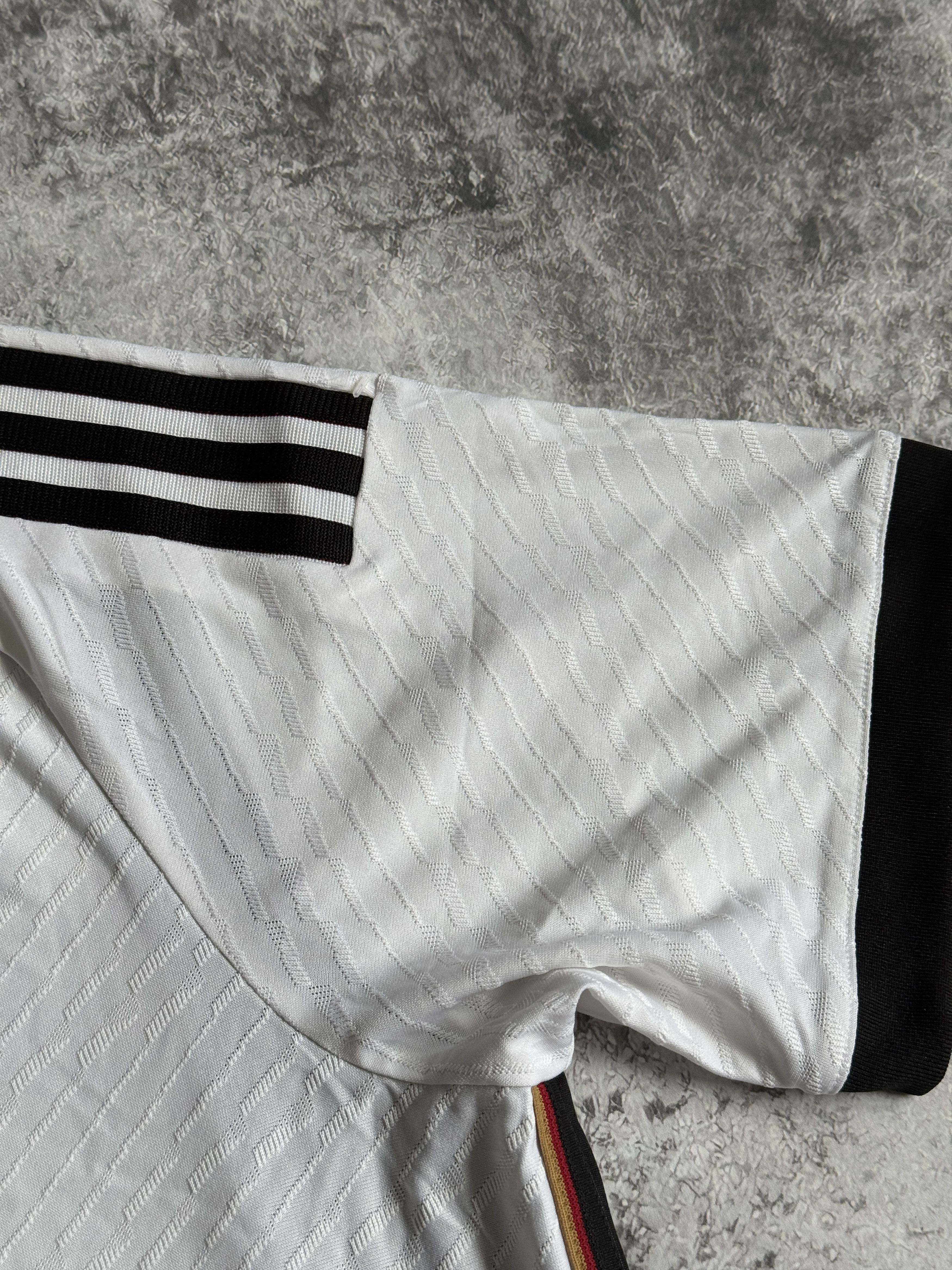 Adidas GERMANY 22/23 SHIRT JERSEY FOOTBALL HEAT.RDY ADIDAS SIZE L Size US L / EU 52-54 / 3 - 8 Thumbnail