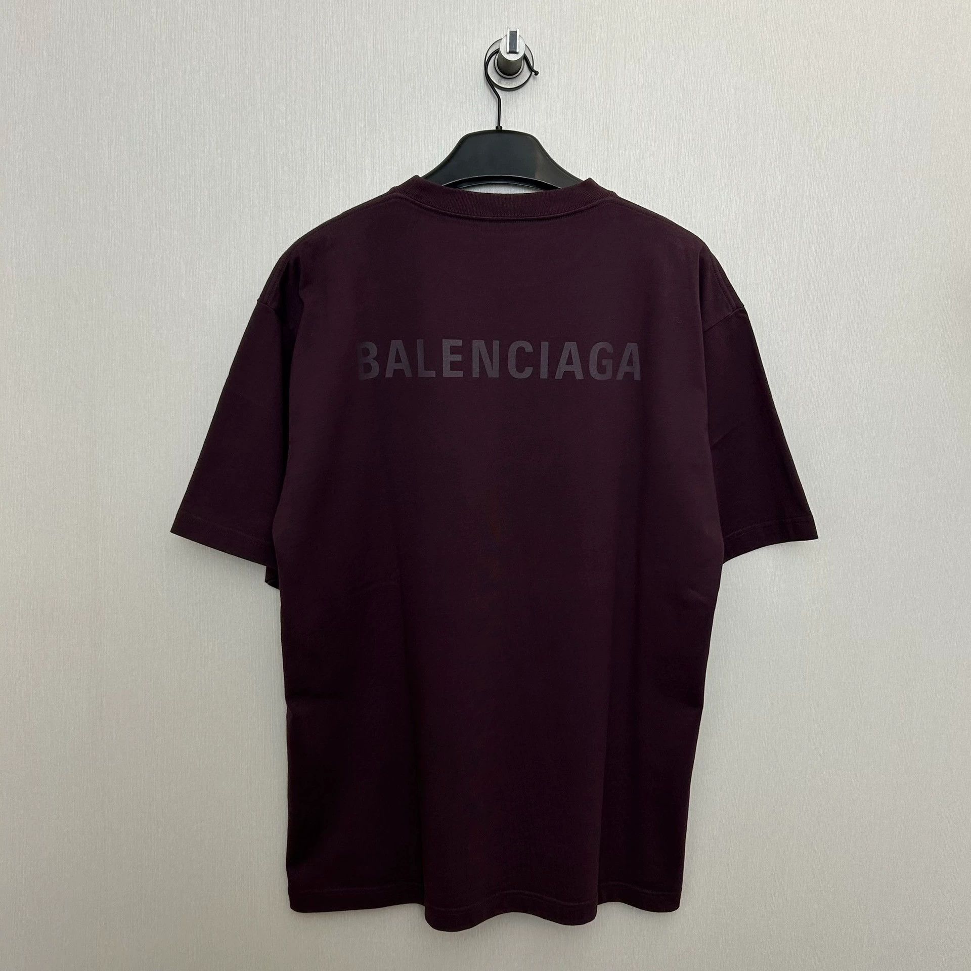 Balenciaga balenciaga burgundy short sleeve logo t-shirt Size US XS / EU 42 / 0 - 2 Thumbnail