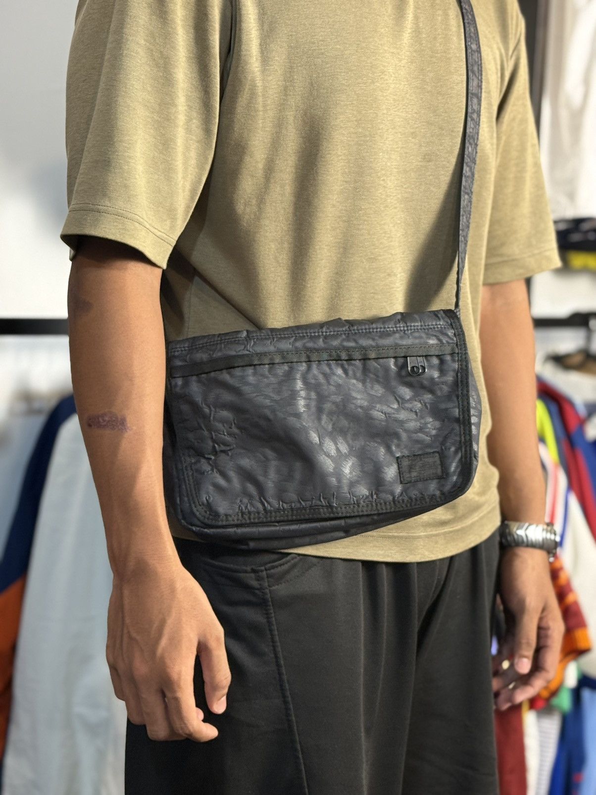 Porter Porter messenger bag with a wrinkled nylon. Size ONE SIZE - 1 Thumbnail