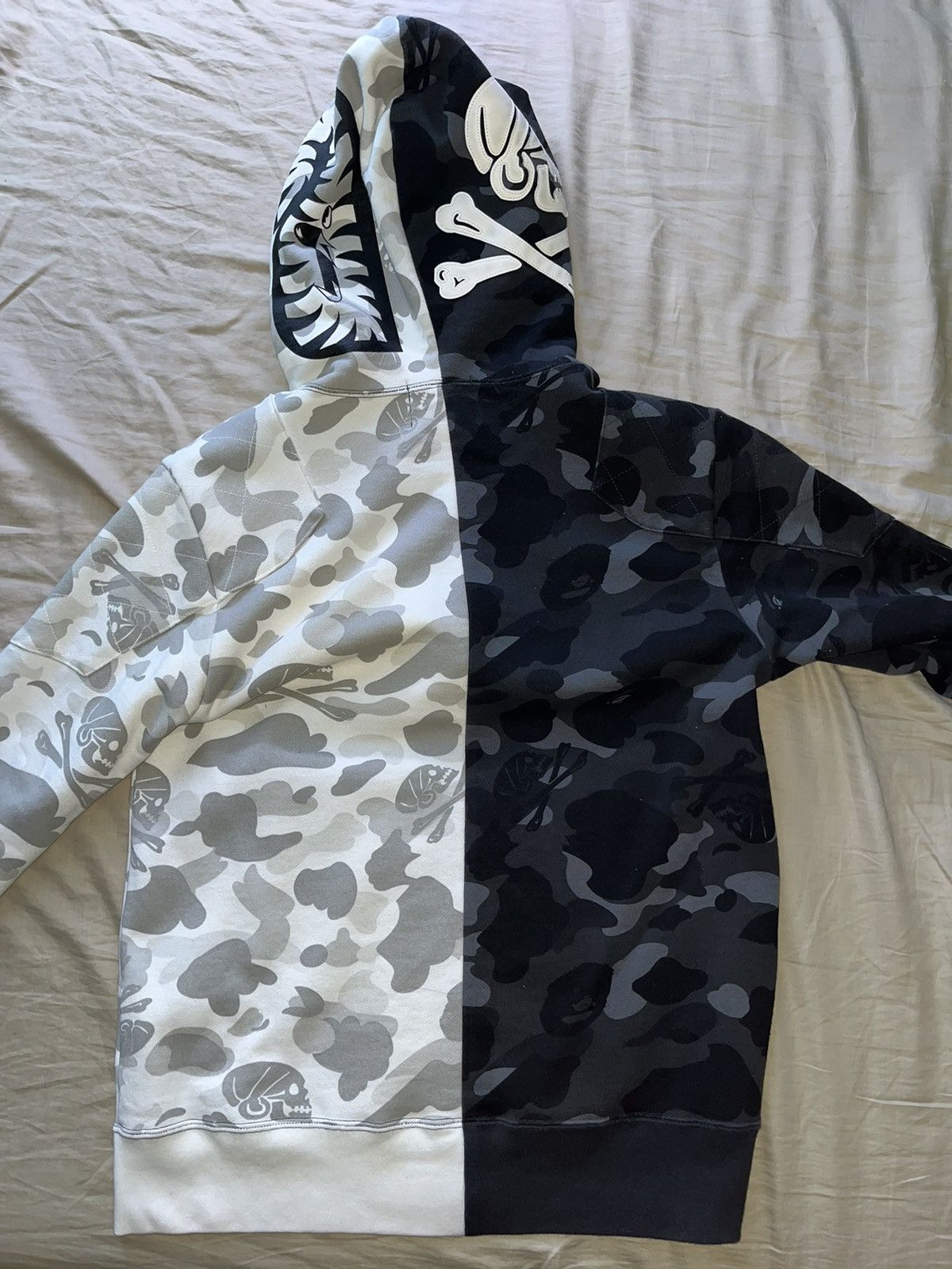 人気！Bape x Neighborhood Split Camo Shark Full Zip Hoodie BAPE x Neighborhood Split Camo Shark Full Zip Hoodie Black