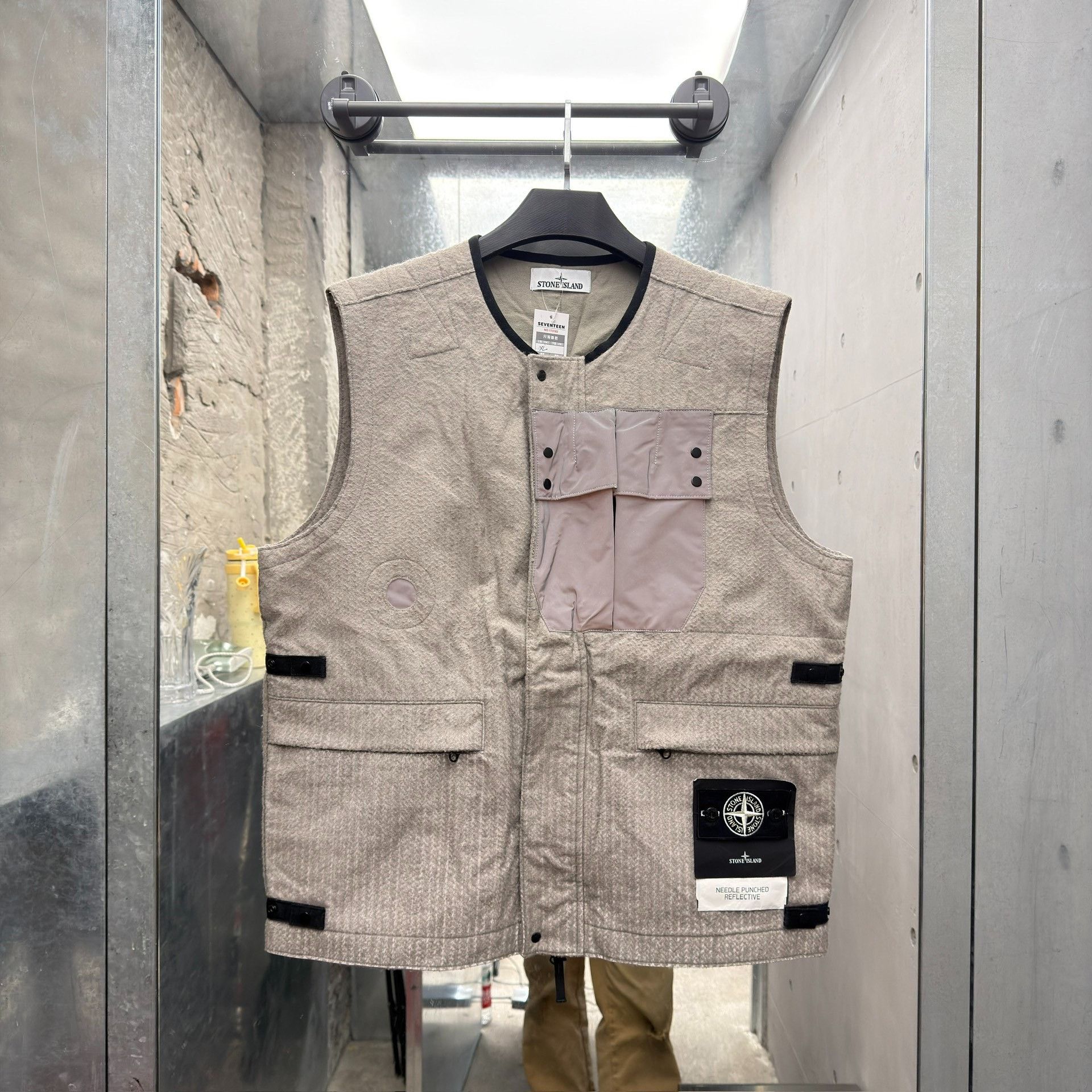 Stone Island Stone Island 22FW 3M Reflective Logo Wool Vest Size US XL / EU 56 / 4 - 1 Thumbnail