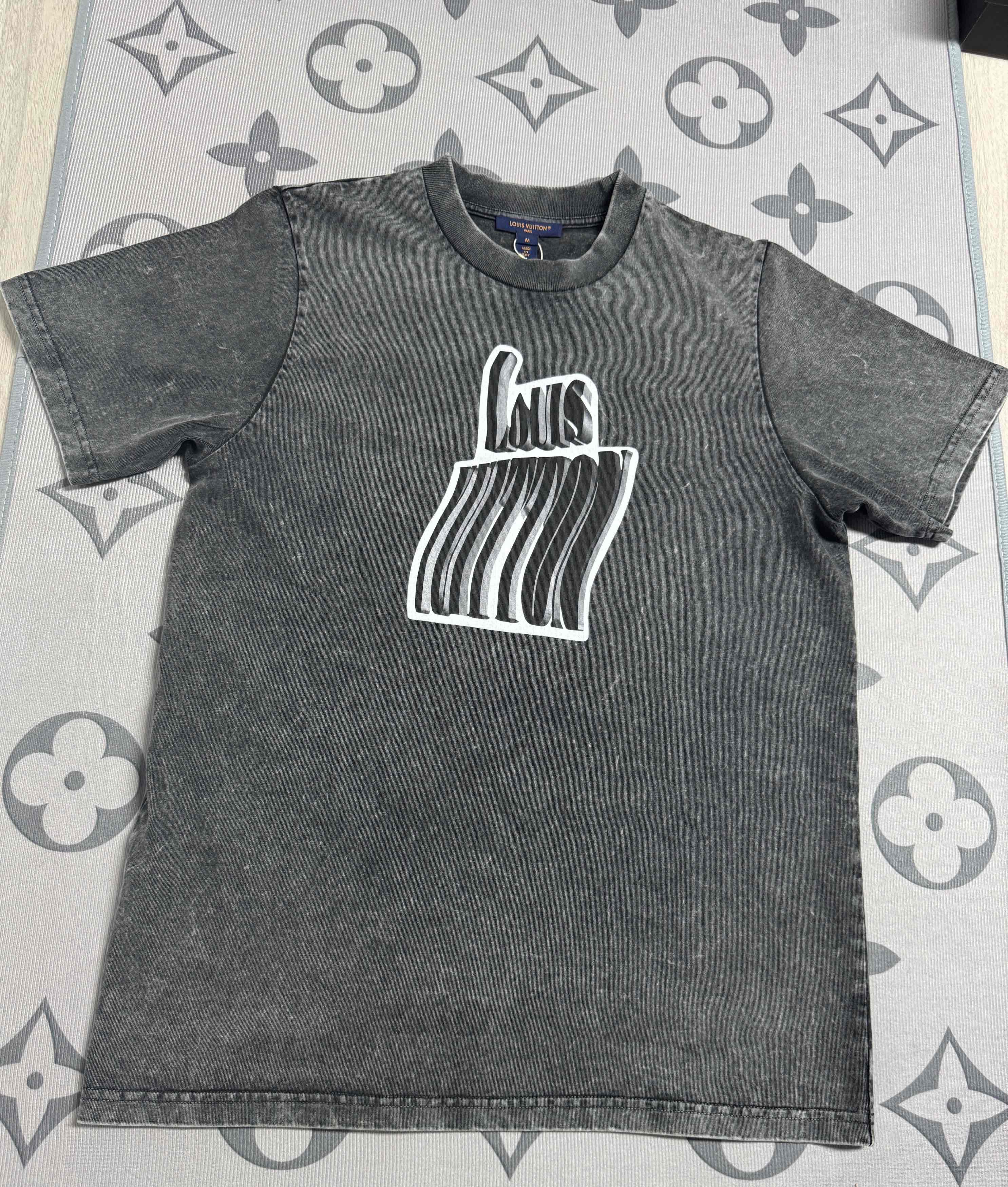 Louis Vuitton Louis Vuitton Logo Print T-Shirt Size M Size US M / EU 48-50 / 2 - 1 Thumbnail