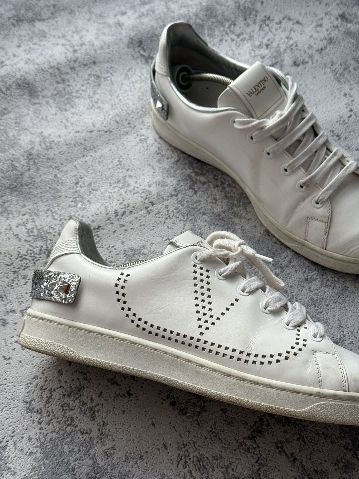 Valentino Valentino Garavani Vlogo Backnet Rockstud Leather Shoes Size US 9 / IT 39 - 2 Thumbnail