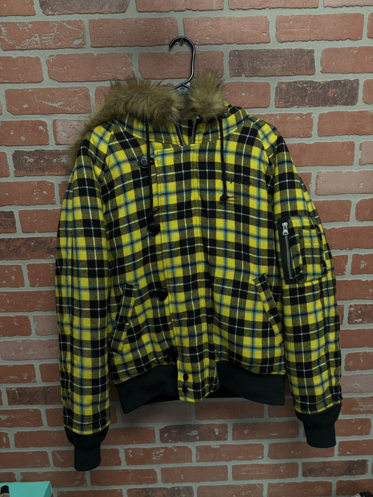Size Medium 2017 Supreme N-2B Parka Coat Good Condition 🧼