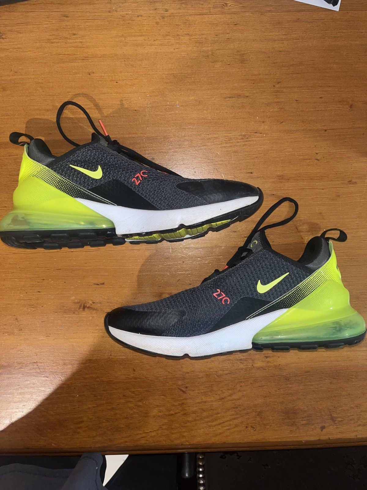 Nike Nike Air Max 270 Size US 10 / EU 43 - 2 Thumbnail