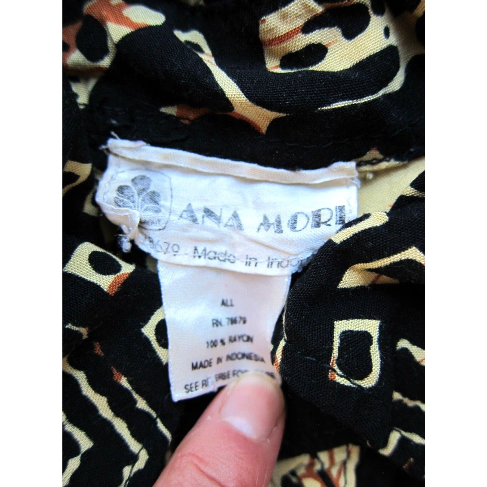 Vintage VINTAGE Ana Mori Shirt Men L-XL 100% Rayon Black Yellow Brown Long sleeve Button-Up Collared 80s 90s Casual Mens Size US L / EU 52-54 / 3 - 3 Thumbnail