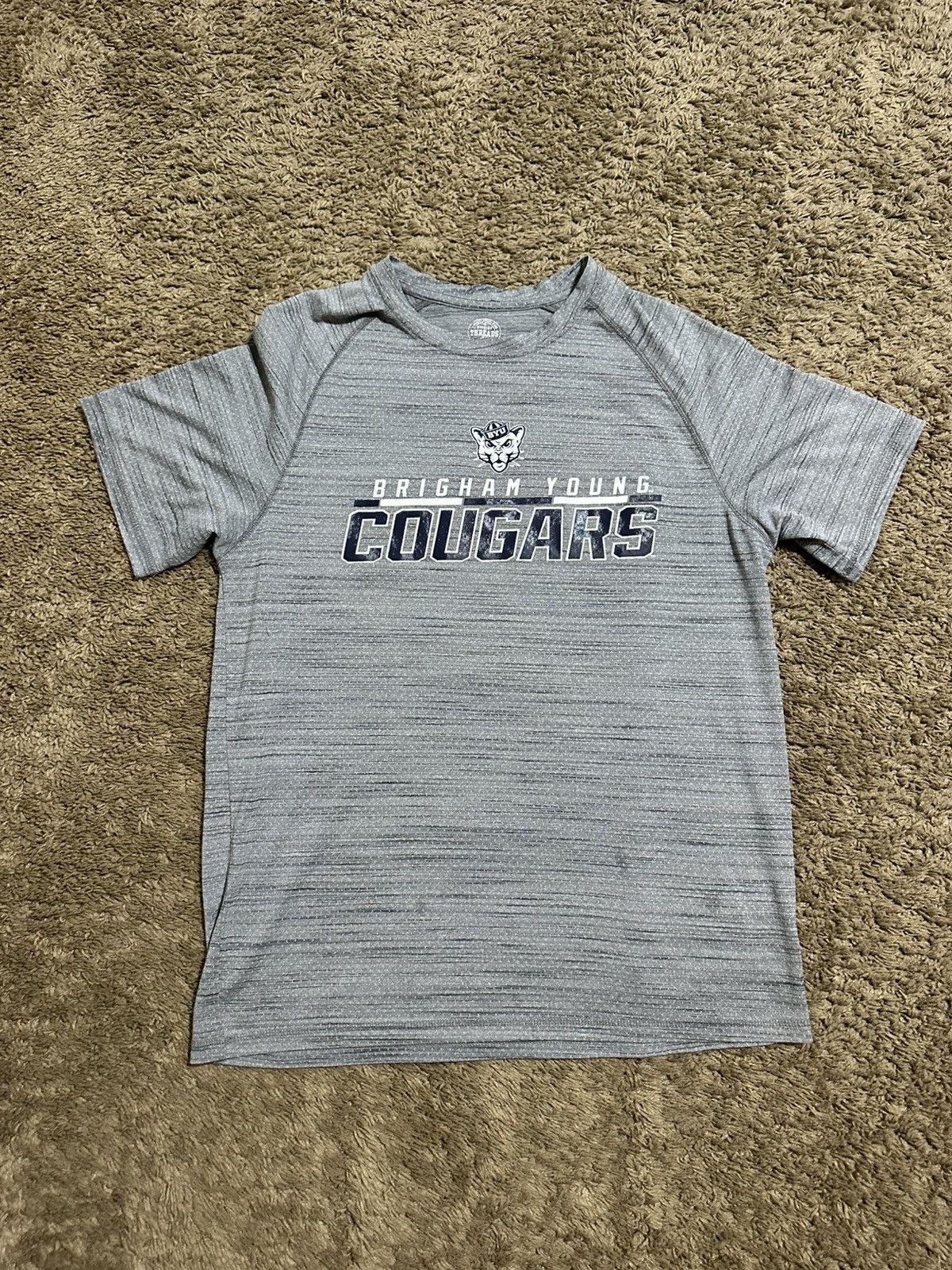 NCAA Vintage NCAA BYU cougars shirt 00s size medium Size US M / EU 48-50 / 2 - 1 Thumbnail