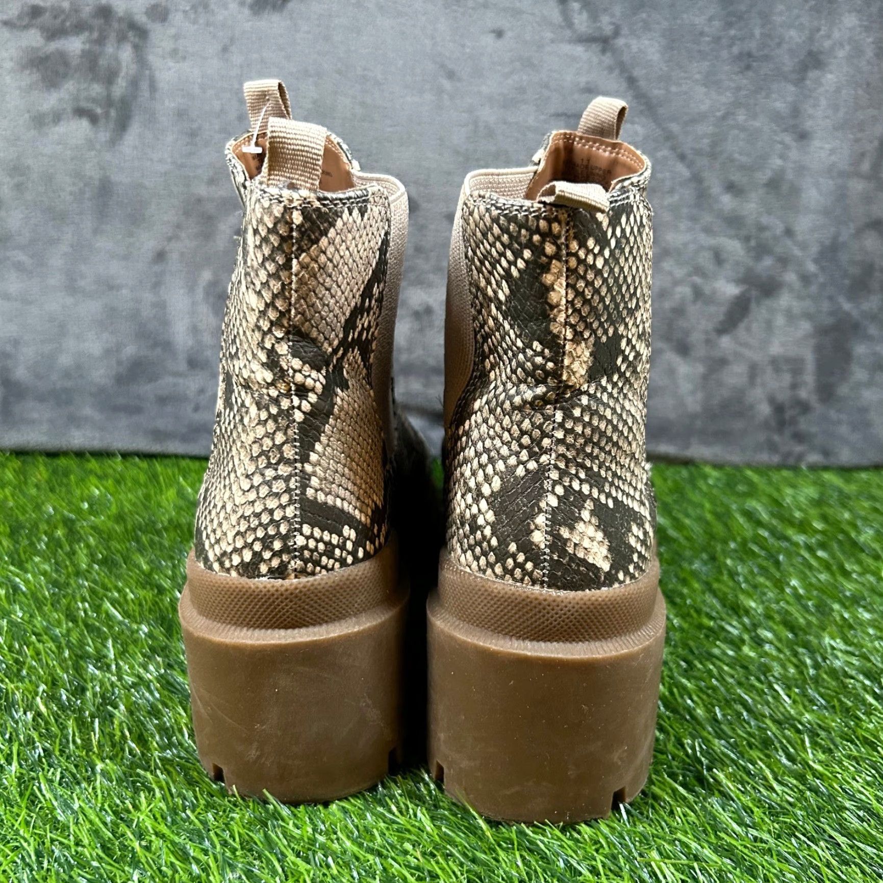Vintage VINTAGE? No. Universal Thread Snakeskin Ankle Boots Lug Sole Chelsea Booties Womens Size 11 Size US 11 / IT 41 - 6 Thumbnail