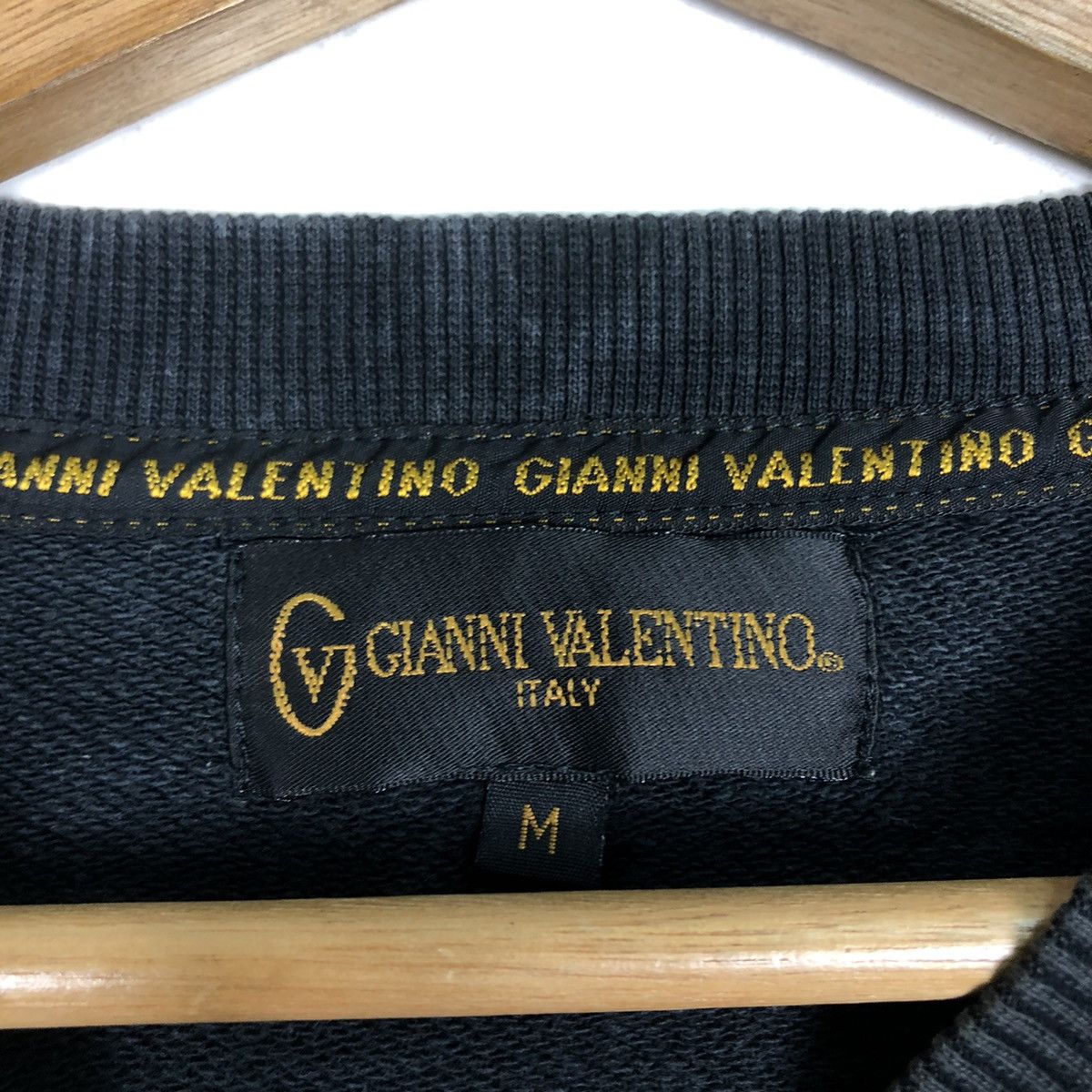 Japanese Brand 🔥90’s Vintage Sweatshirt Crewneck Gianni Valentino Big Logo Size US M / EU 48-50 / 2 - 13 Thumbnail