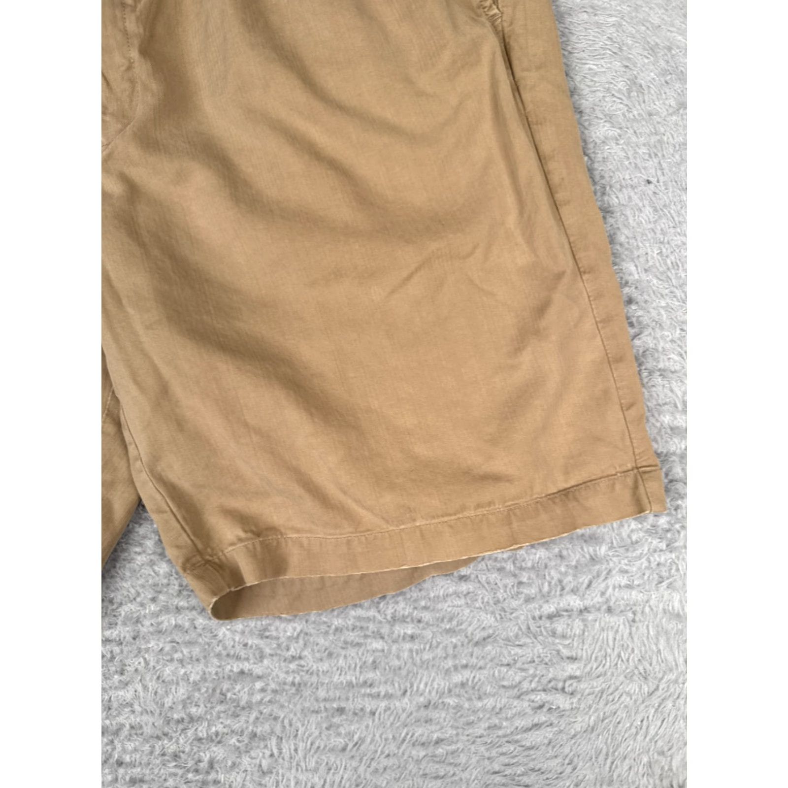 Tommy Bahama Tommy Bahama Shorts Adult 36 Beige Silk Pleated Beach Travel Vacation Golf 38x9 Mens Size US 36 / EU 52 - 2 Thumbnail