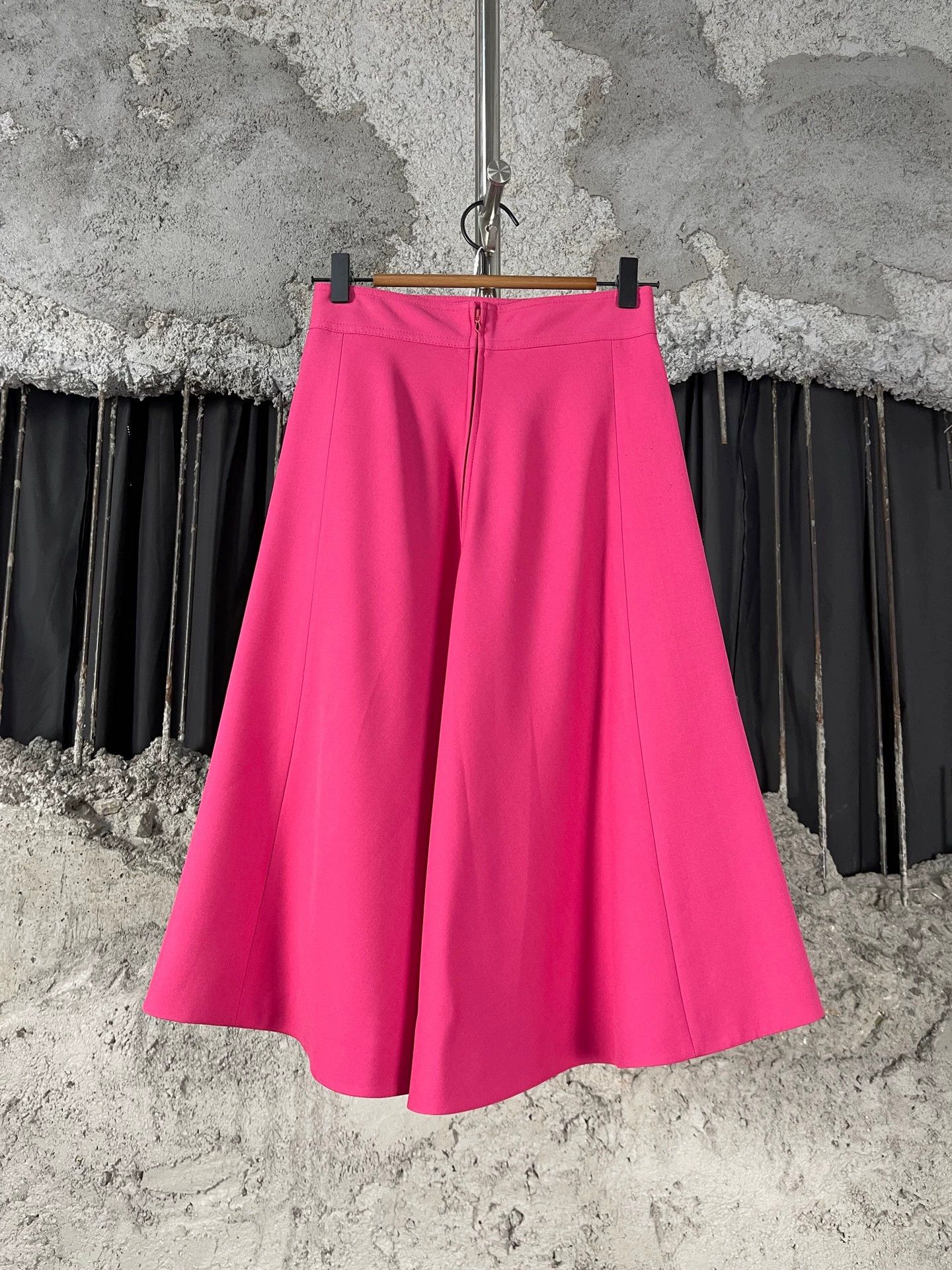 Gucci Gucci Women's New Skirt Size 36 Size 25" / US 0 / IT 36 - 2 Thumbnail