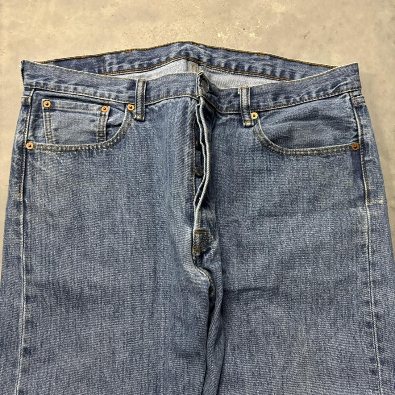 Japanese Brand × Vintage Crazy Vintage Y2K/2000s Levis 501 Medium Wash Essential Denim Jeans! Size US 38 / EU 54 - 5 Thumbnail