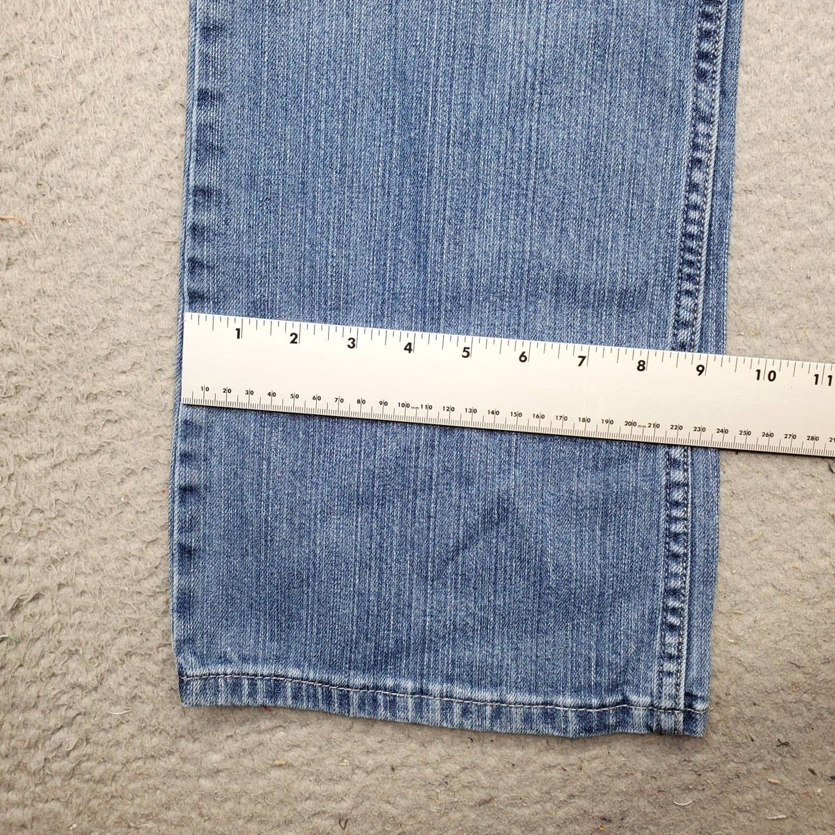 Levi's Levi's Bootcut Jeans Womens Size 14M Blue Denim Mid Rise Classic 29.25 Inseam 38.75 Outseam 5-Pocket Denim Comfort Pockets Button Zipper 29.25" Size 36" / US 14 / IT 50 - 5 Thumbnail