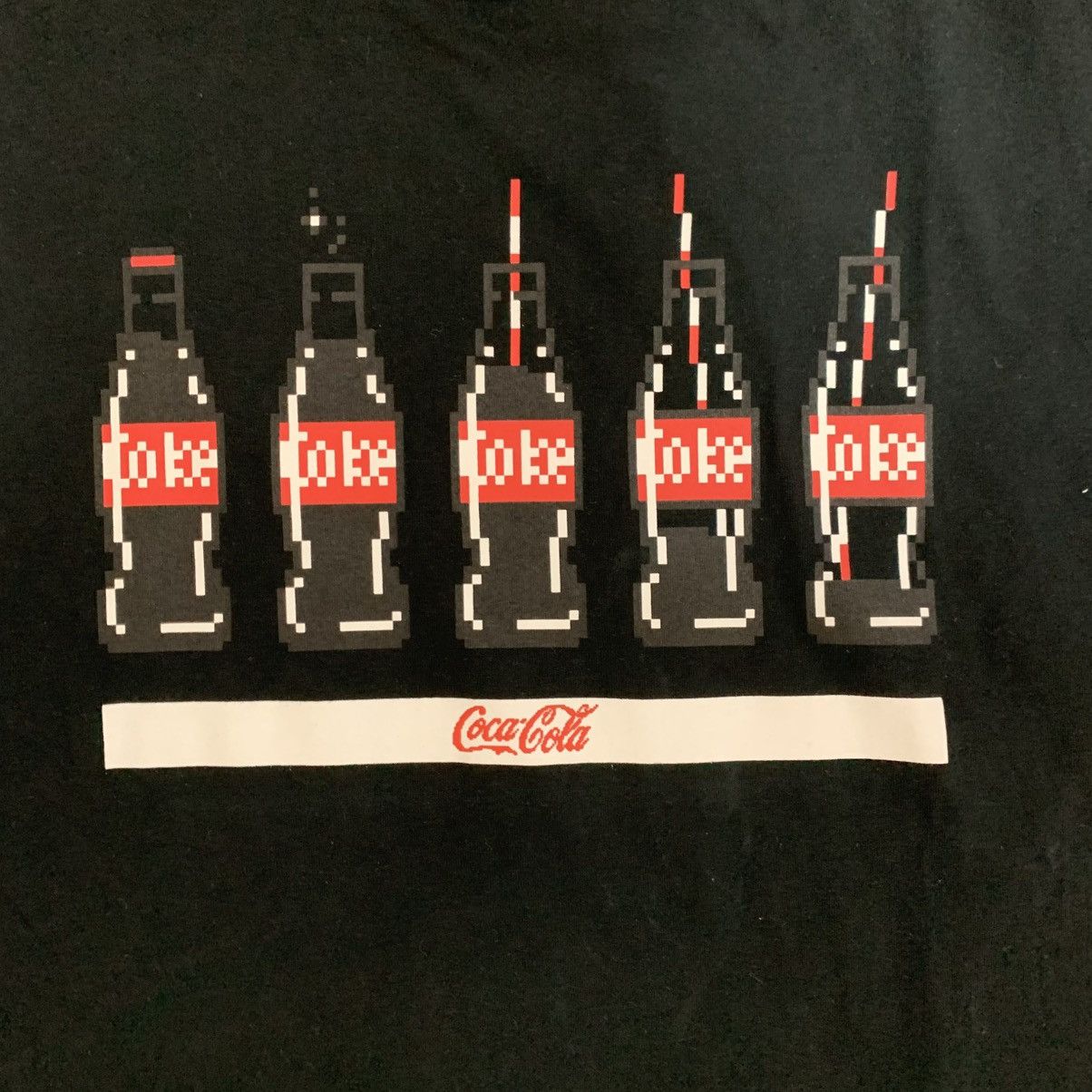 Coca Cola Coca Cola men T shirt Pixelated Design Streetwear outfit Size US XL / EU 56 / 4 - 3 Thumbnail