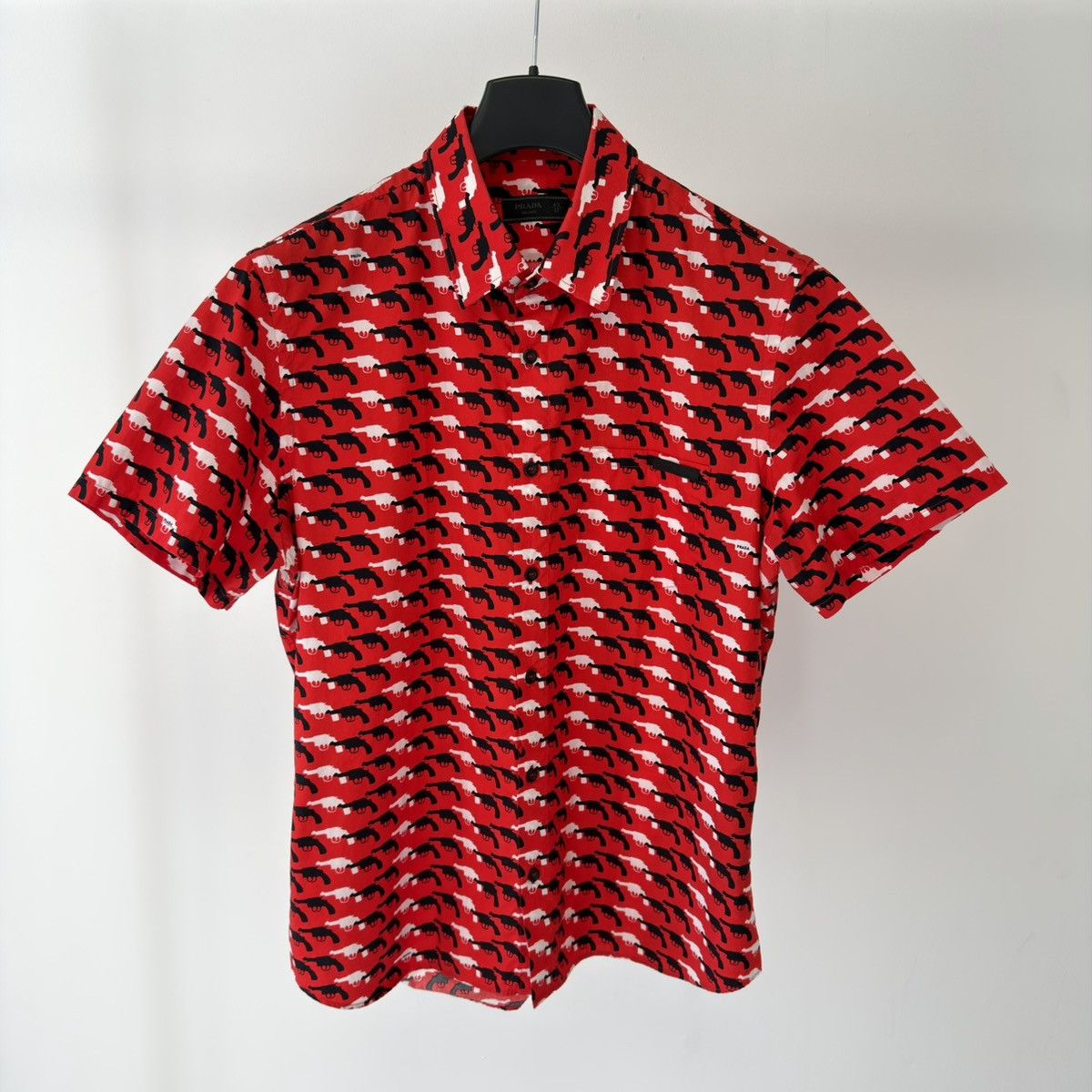 Prada A/W 13 ‘Gun’ Print Short Sleeve Shirt Size US M / EU 48-50 / 2 - 1 Thumbnail