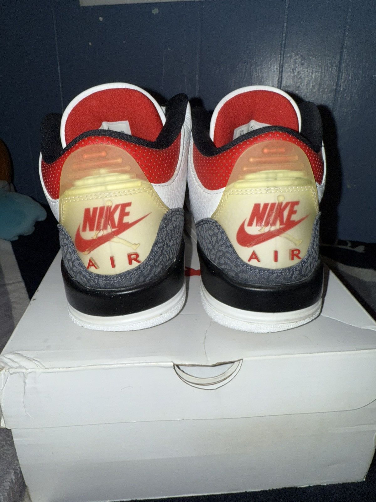 Jordan Brand Jordan Fire Red 3s Size US 8.5 / EU 41-42 - 4 Thumbnail