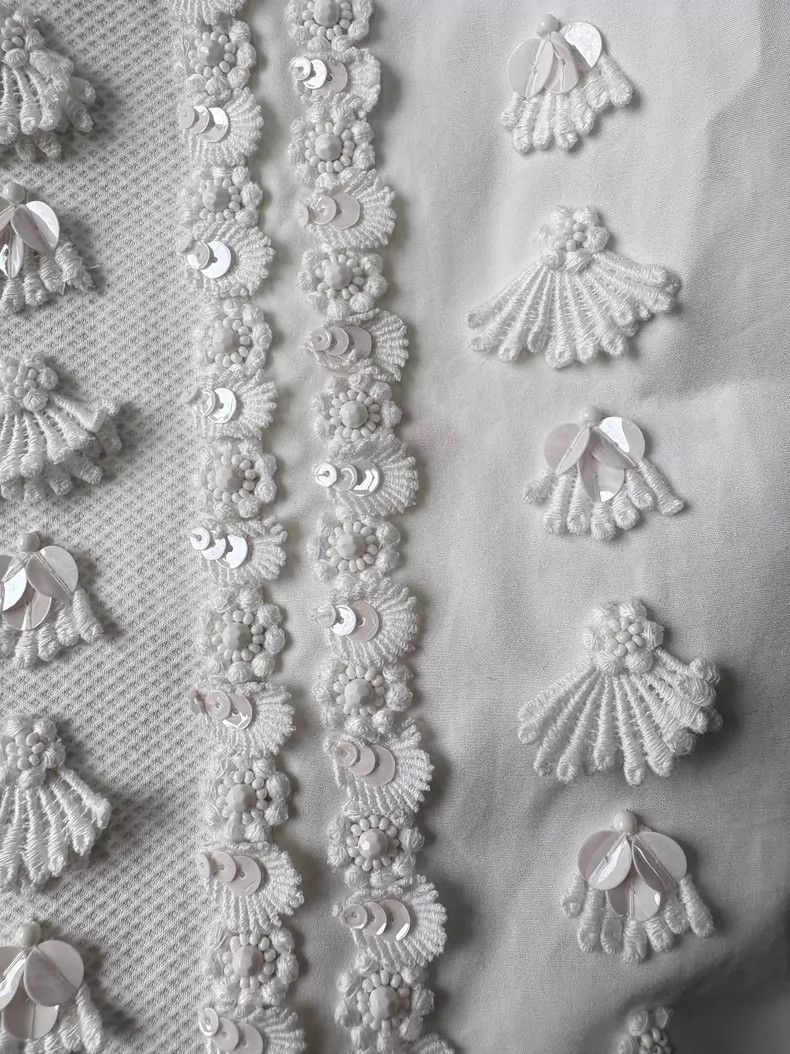 Valentino Valentino White nail bead floral heavy embroidery sleevele Size M / US 6-8 / IT 42-44 - 4 Thumbnail