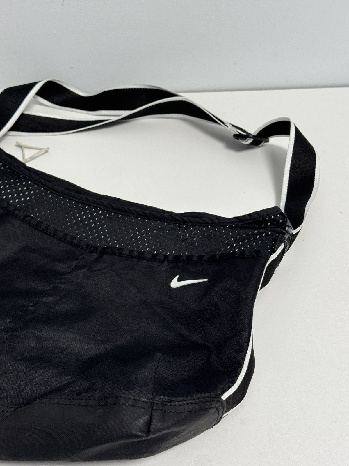 Nike Nike Vintage Y2K style Hype messenger swoosh Size ONE SIZE - 5 Thumbnail
