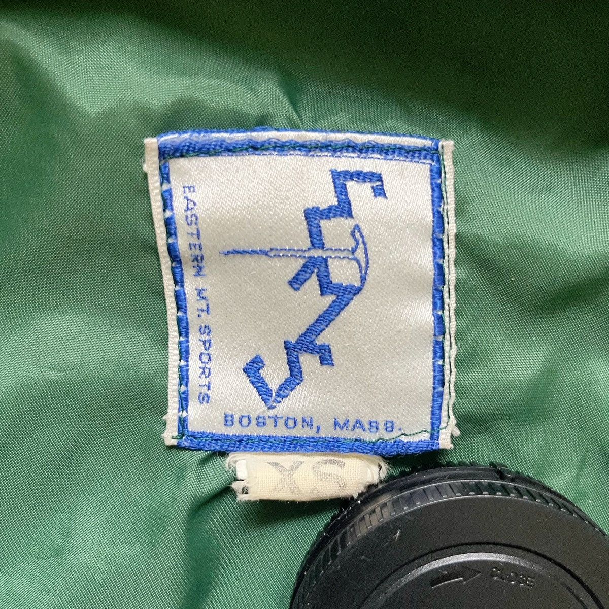 Eastern Mountain Sports × Vintage Vintage Eastern Mountain Sports Hooded Mountain Parka Size US XS / EU 42 / 0 - 4 Thumbnail